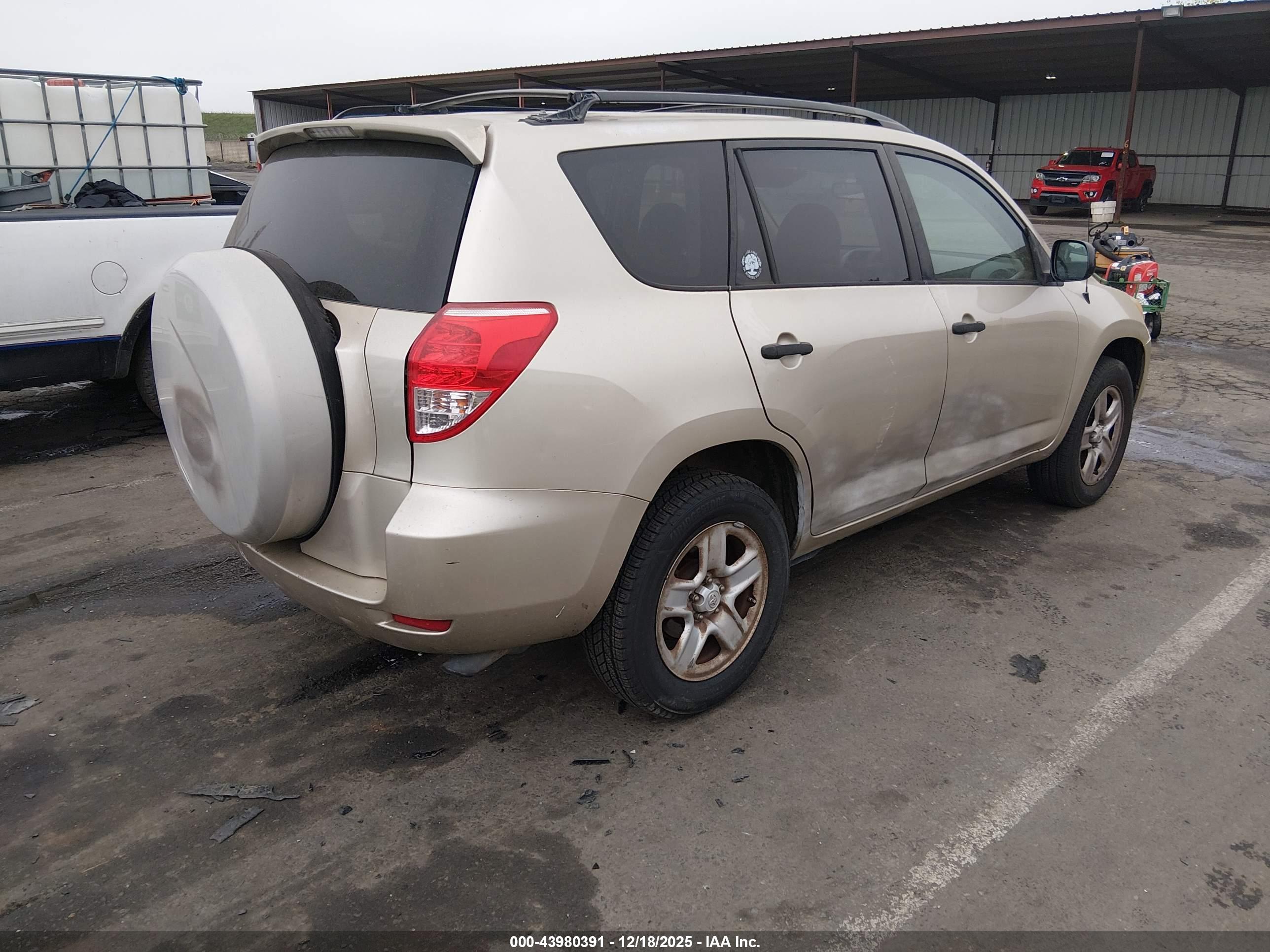 TOYOTA RAV4 image 4
