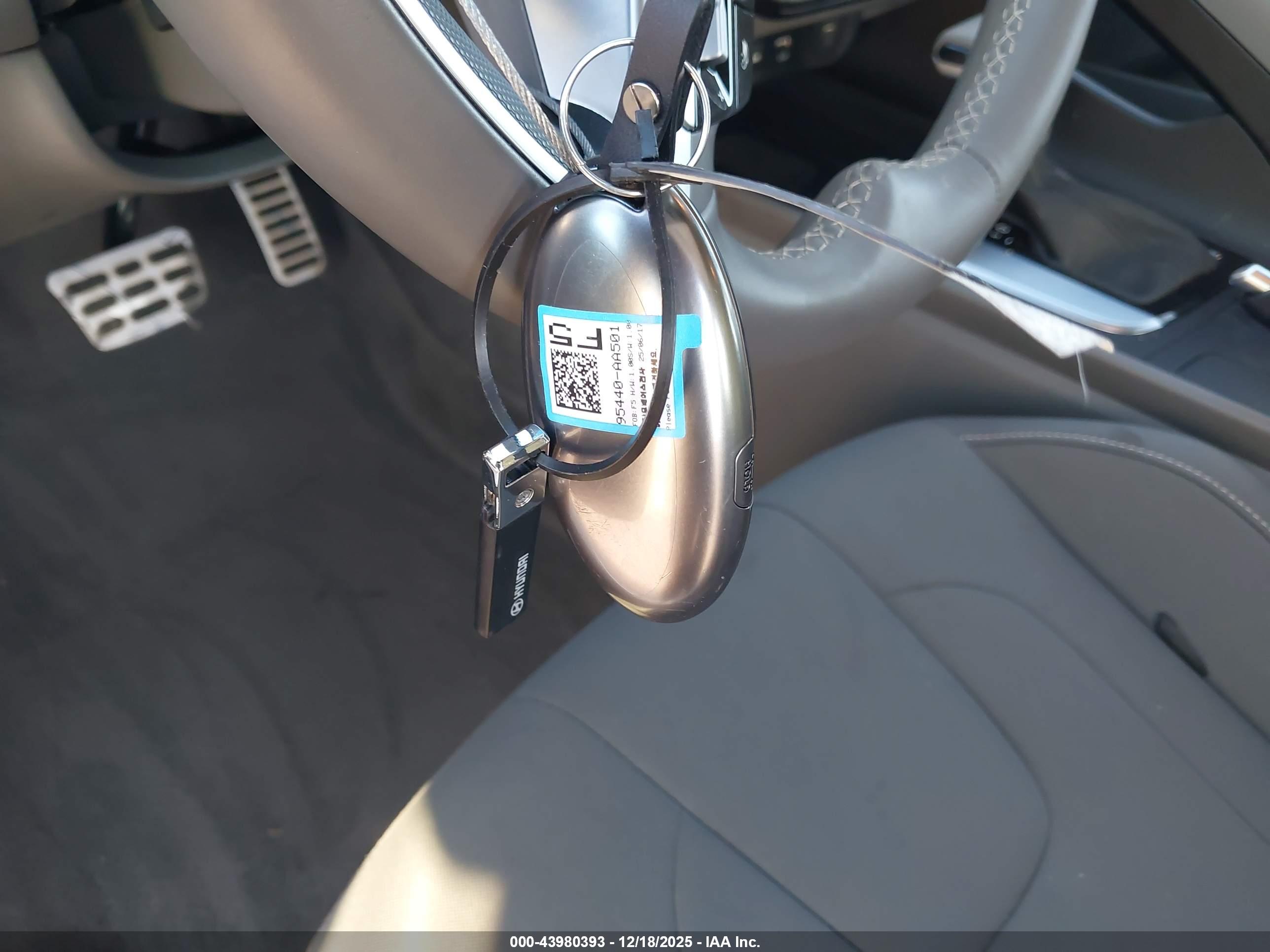 HYUNDAI ELANTRA image 11