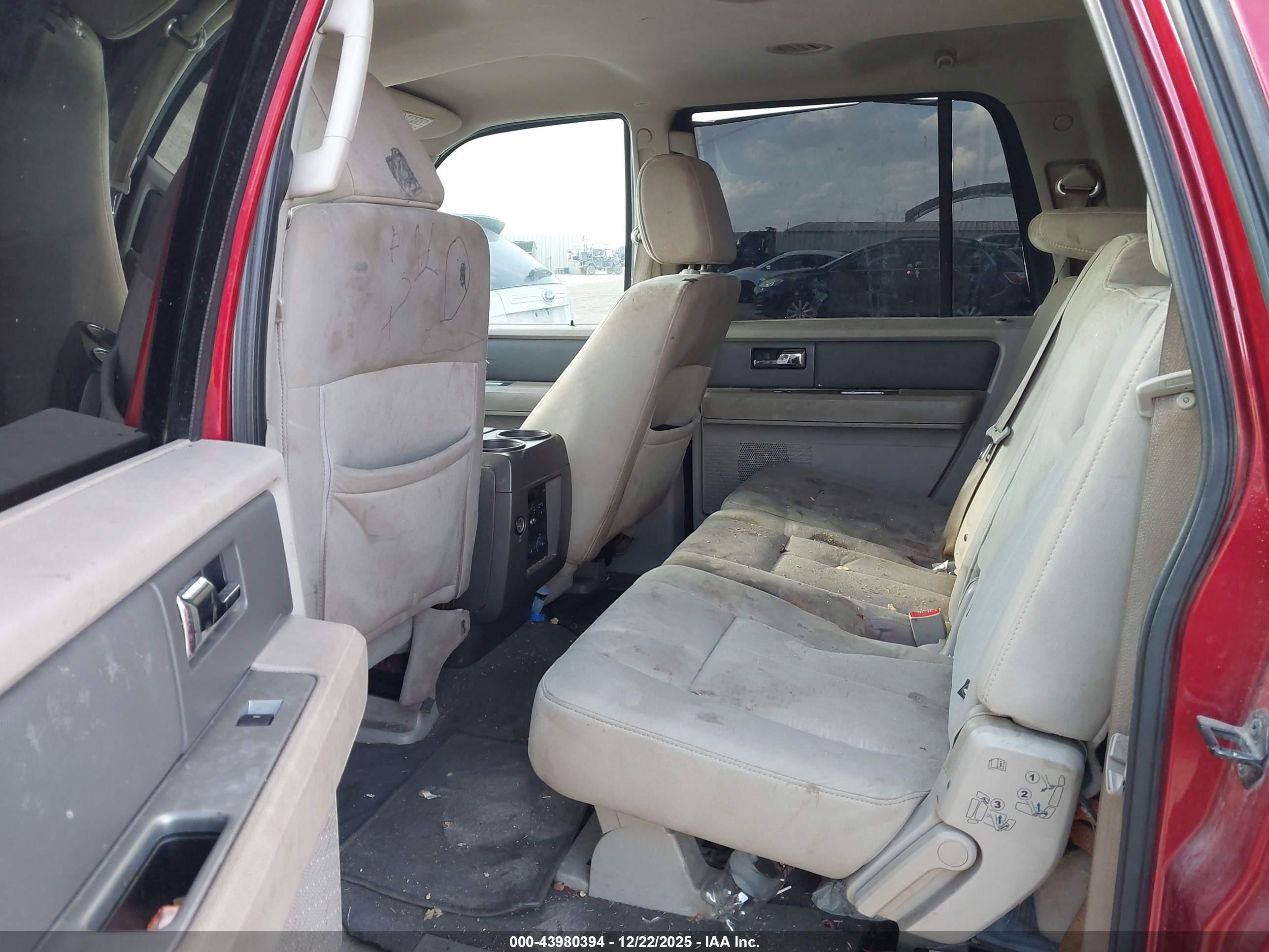 FORD EXPEDITION image 8