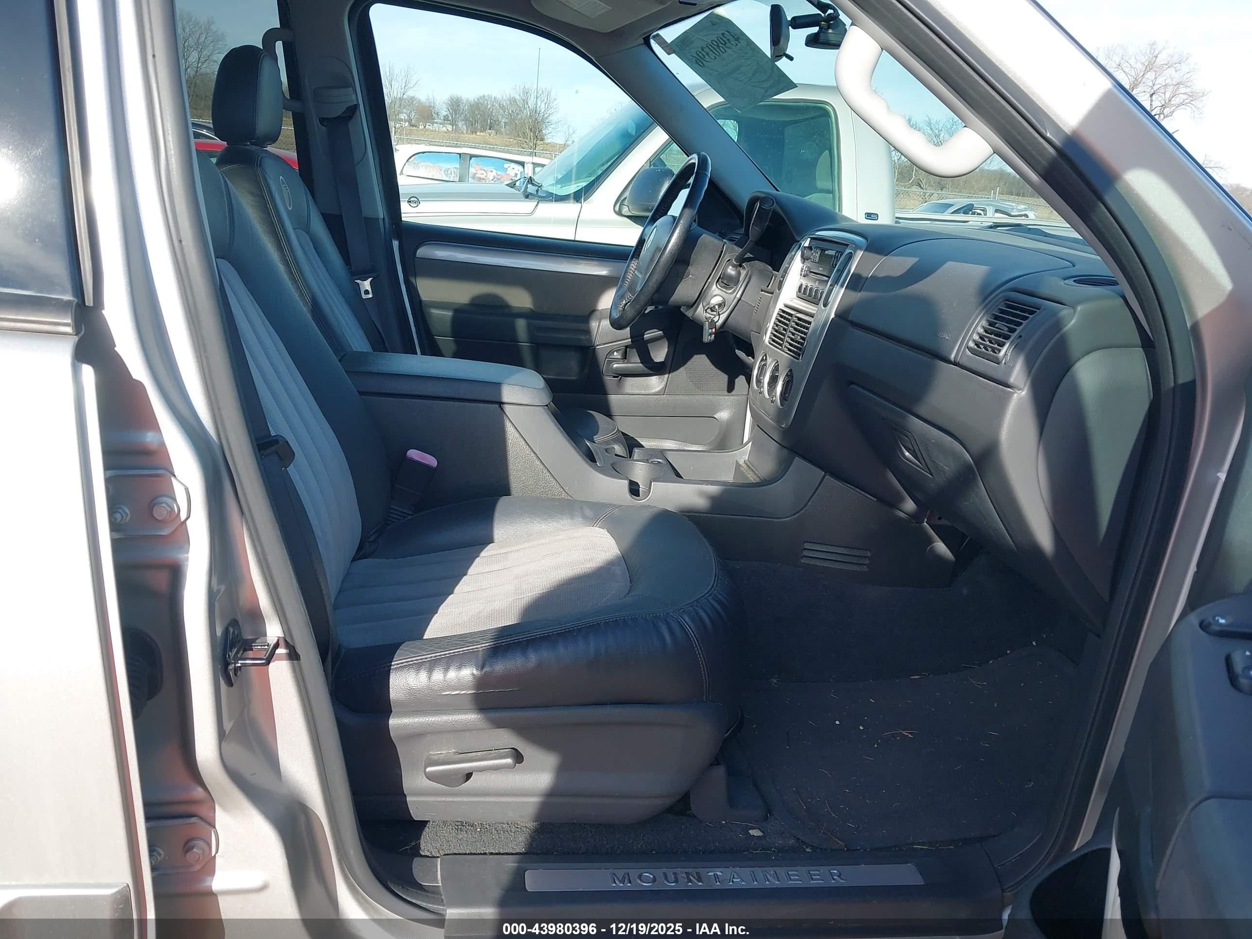 MERCURY MOUNTAINEER image 5