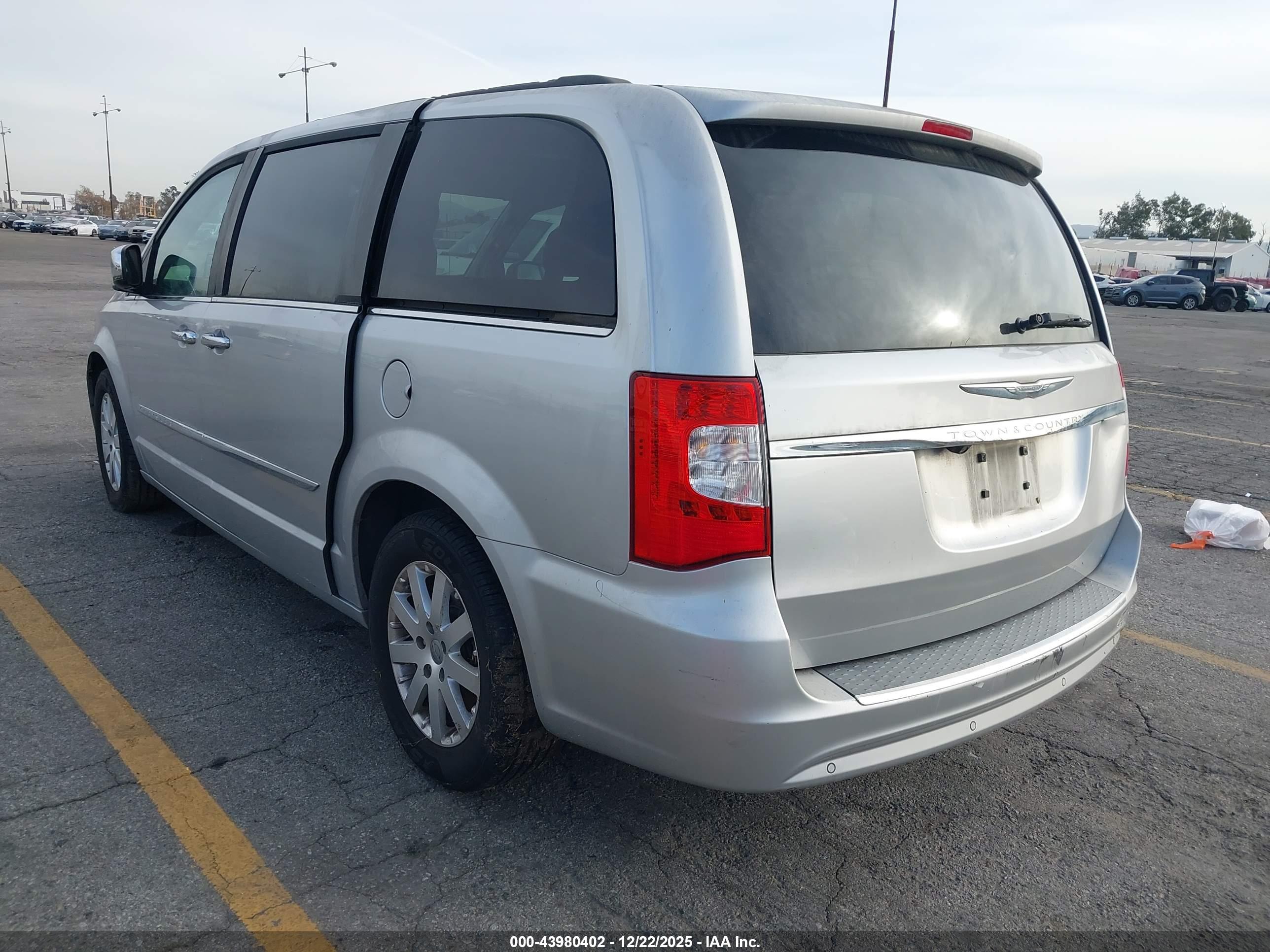 CHRYSLER TOWN image 3