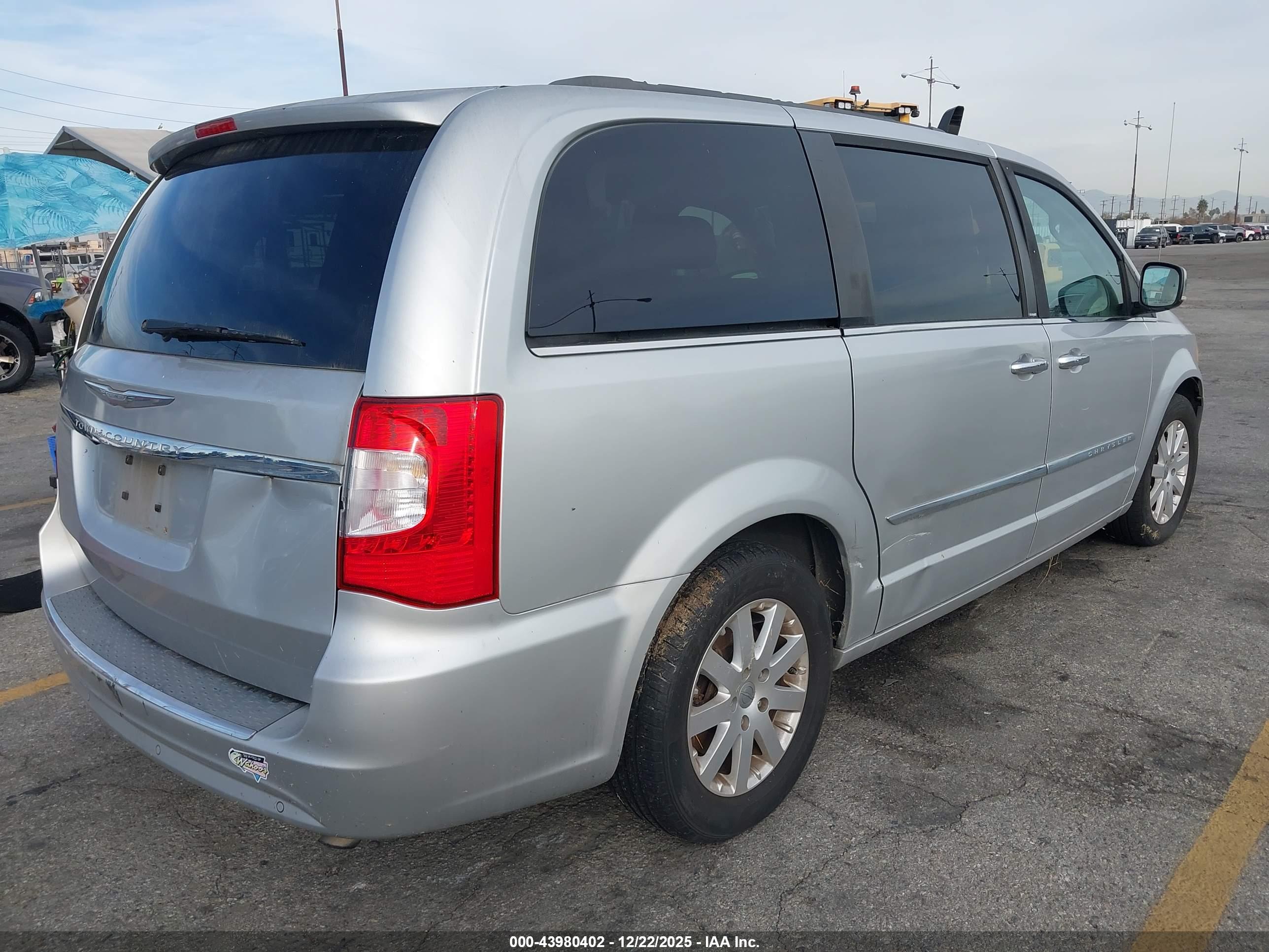 CHRYSLER TOWN image 4