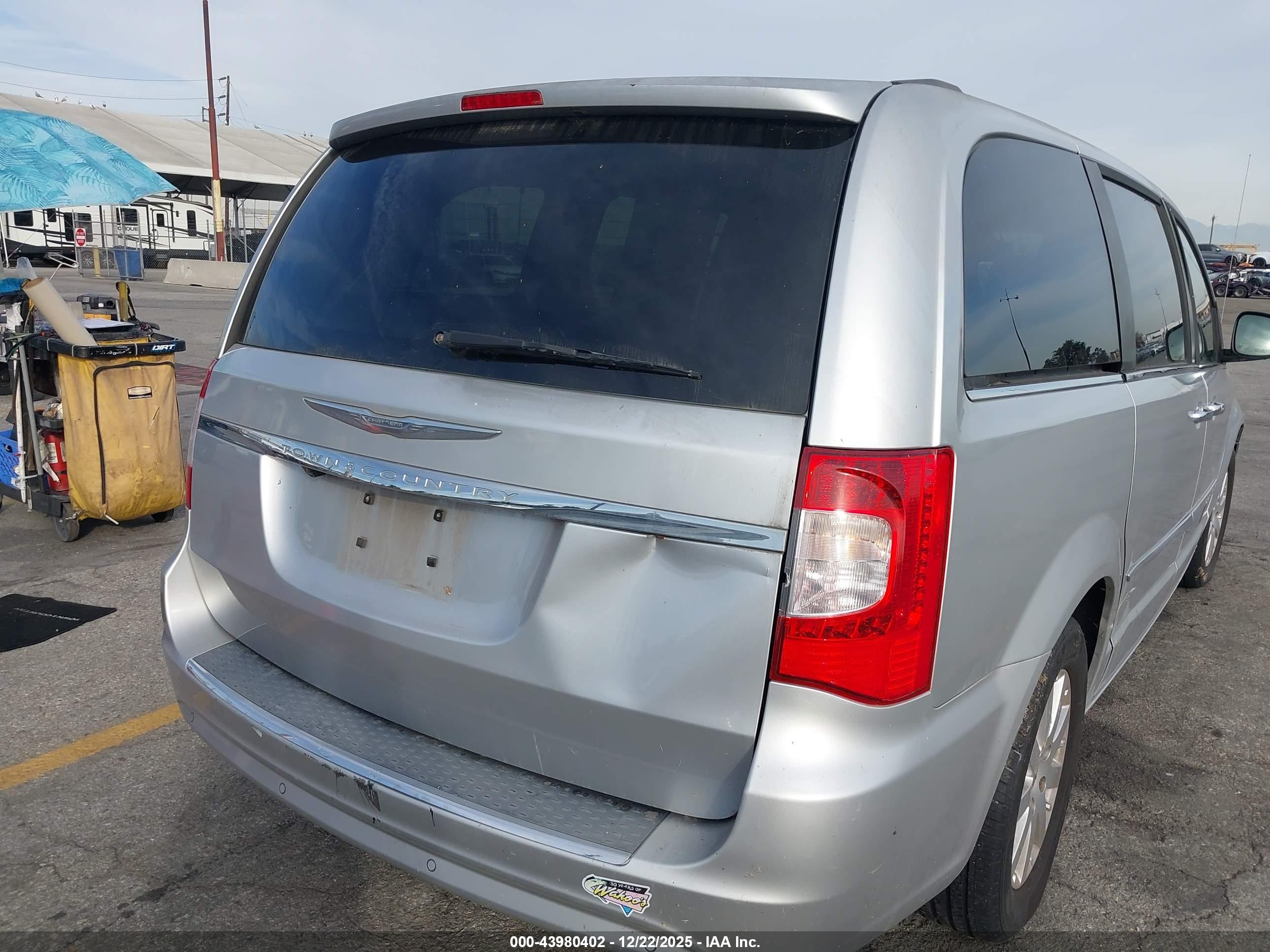 CHRYSLER TOWN image 6
