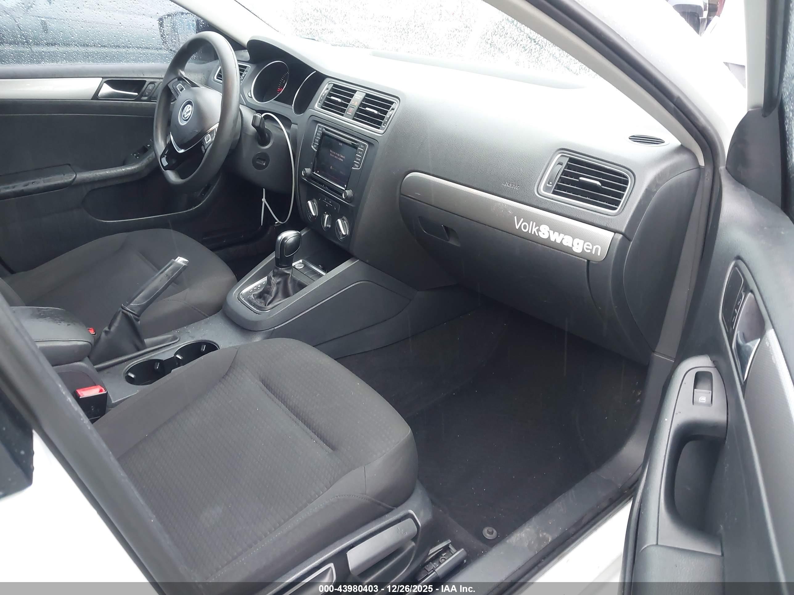 VOLKSWAGEN JETTA image 5
