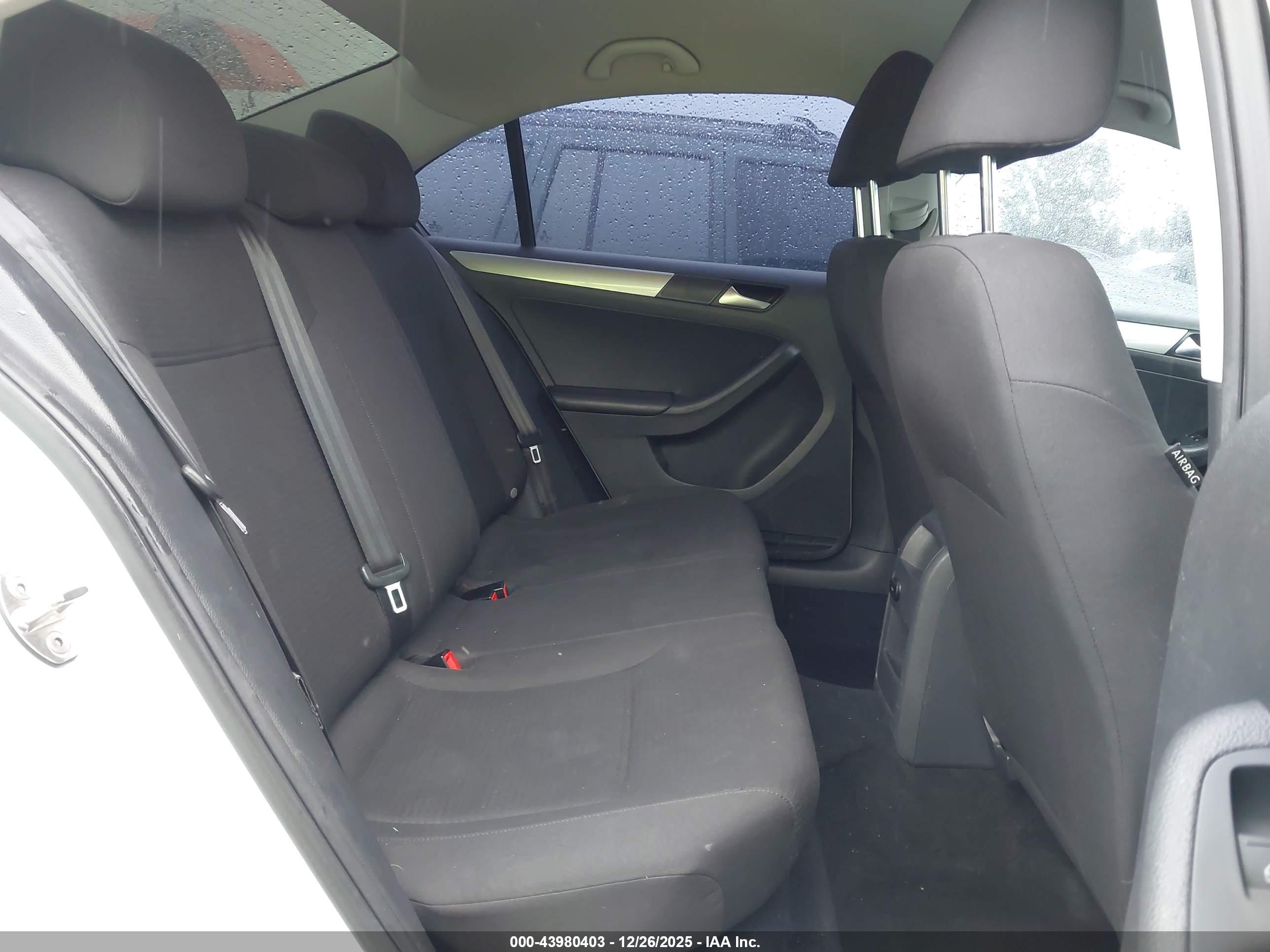 VOLKSWAGEN JETTA image 8
