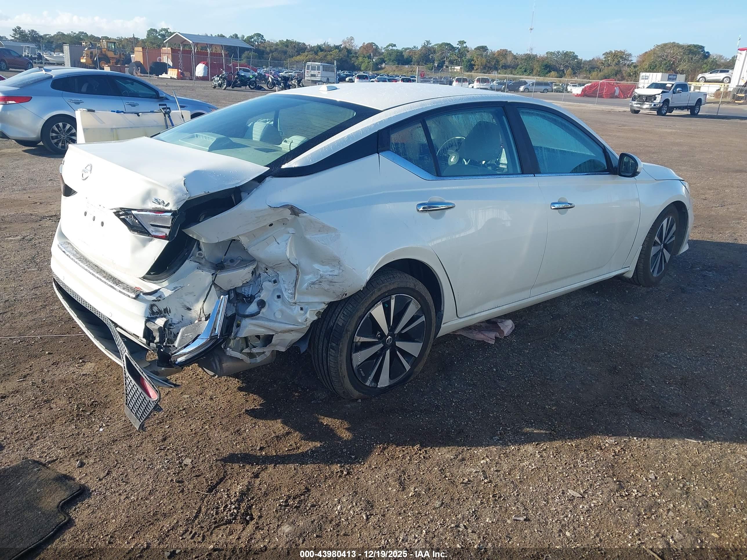 NISSAN ALTIMA image 4