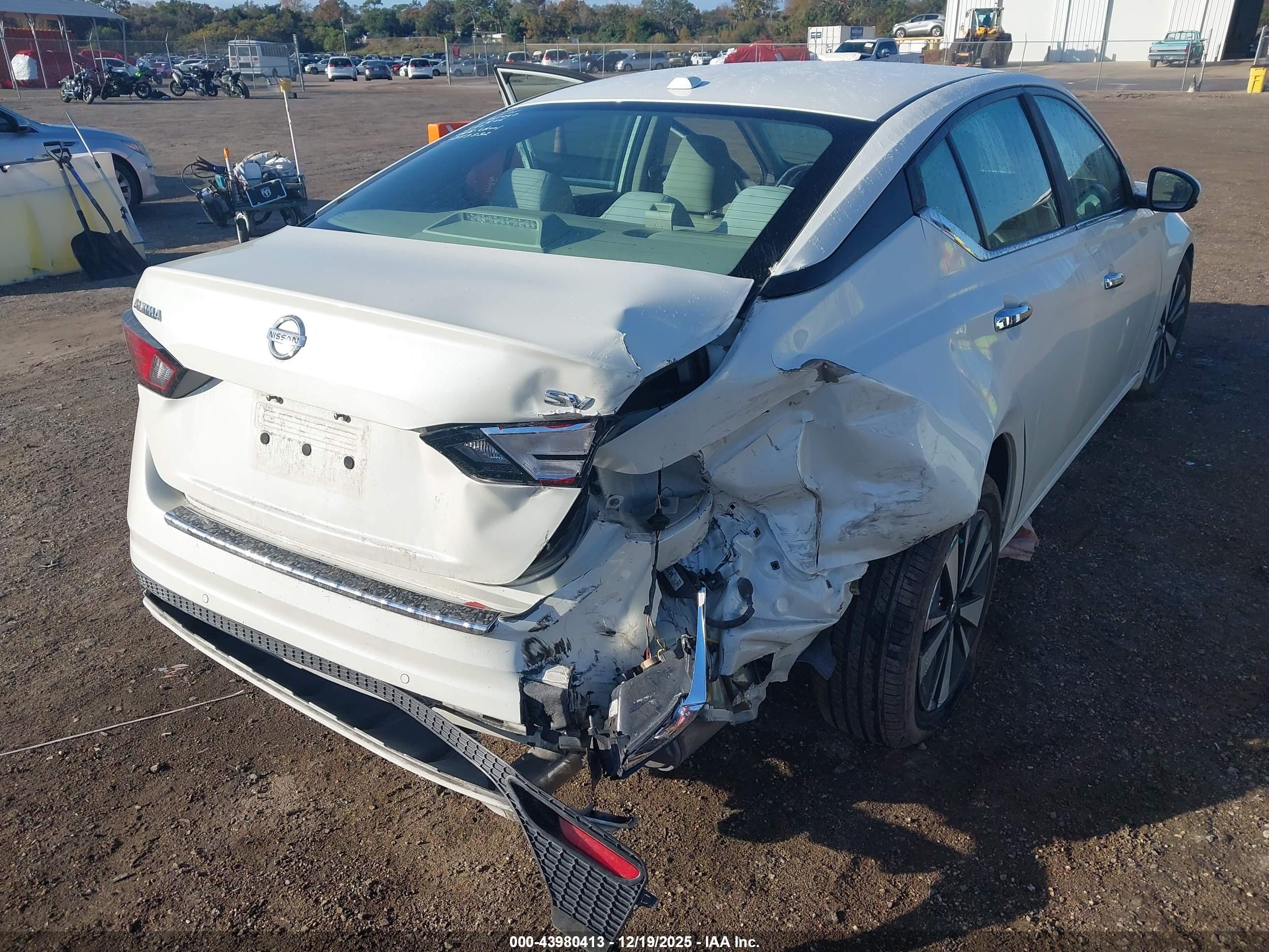 NISSAN ALTIMA image 6