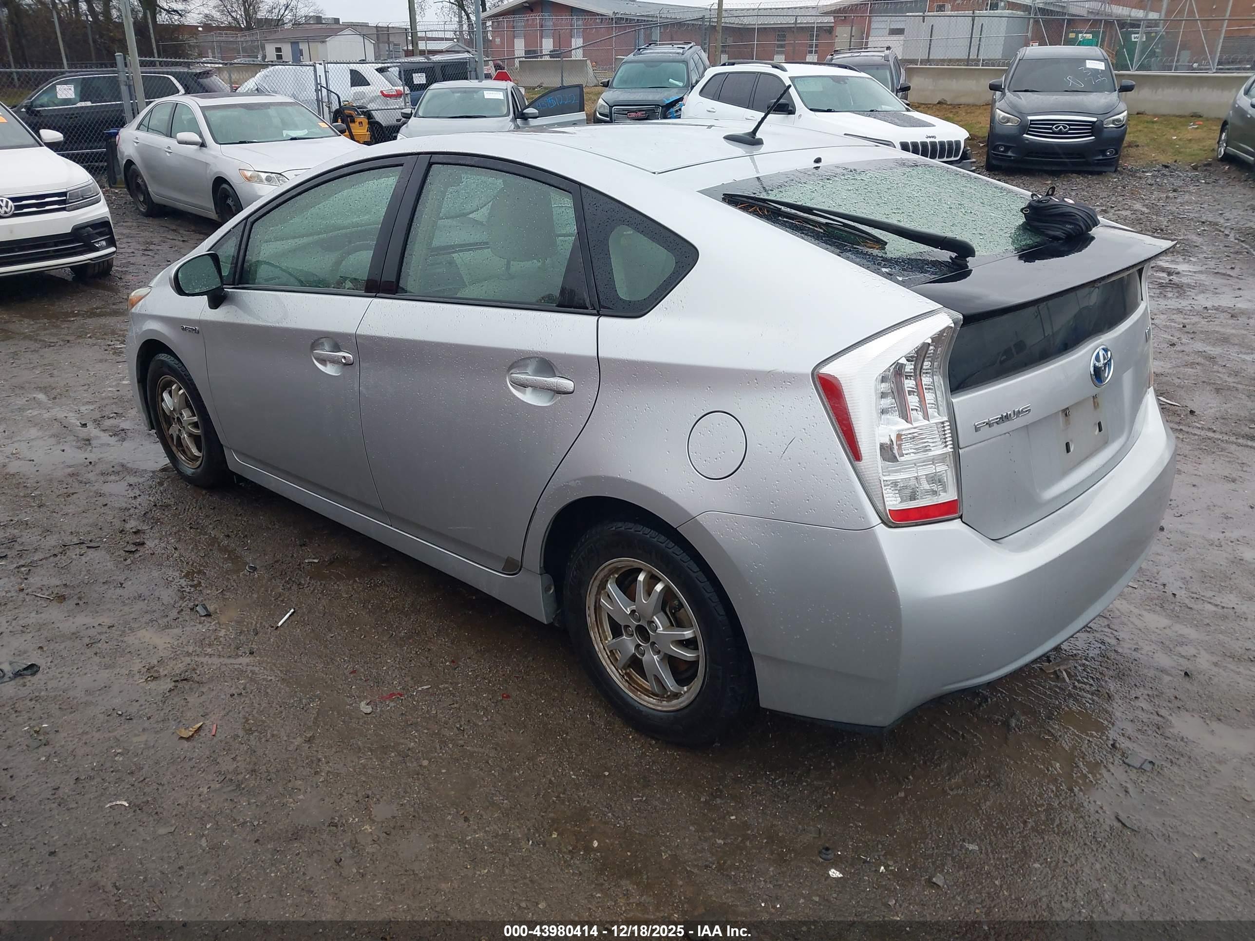 TOYOTA PRIUS image 3