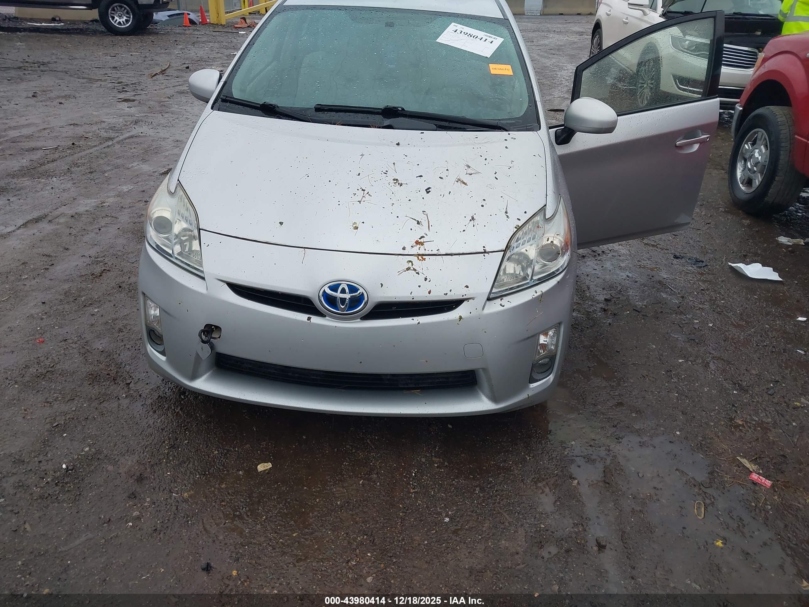 TOYOTA PRIUS image 6