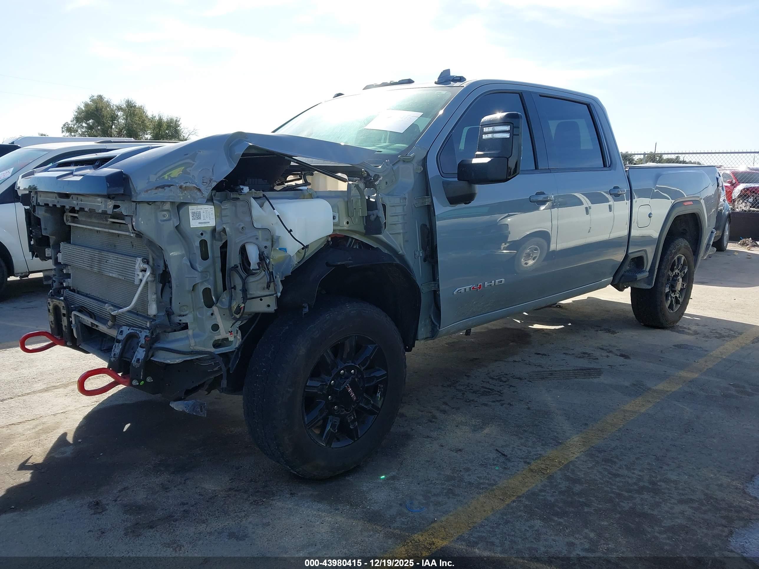 GMC SIERRA image 2