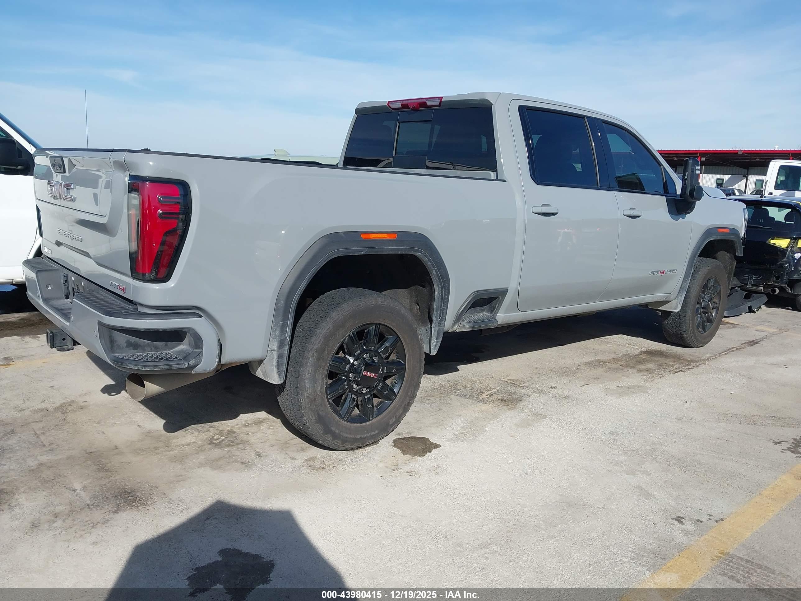 GMC SIERRA image 4