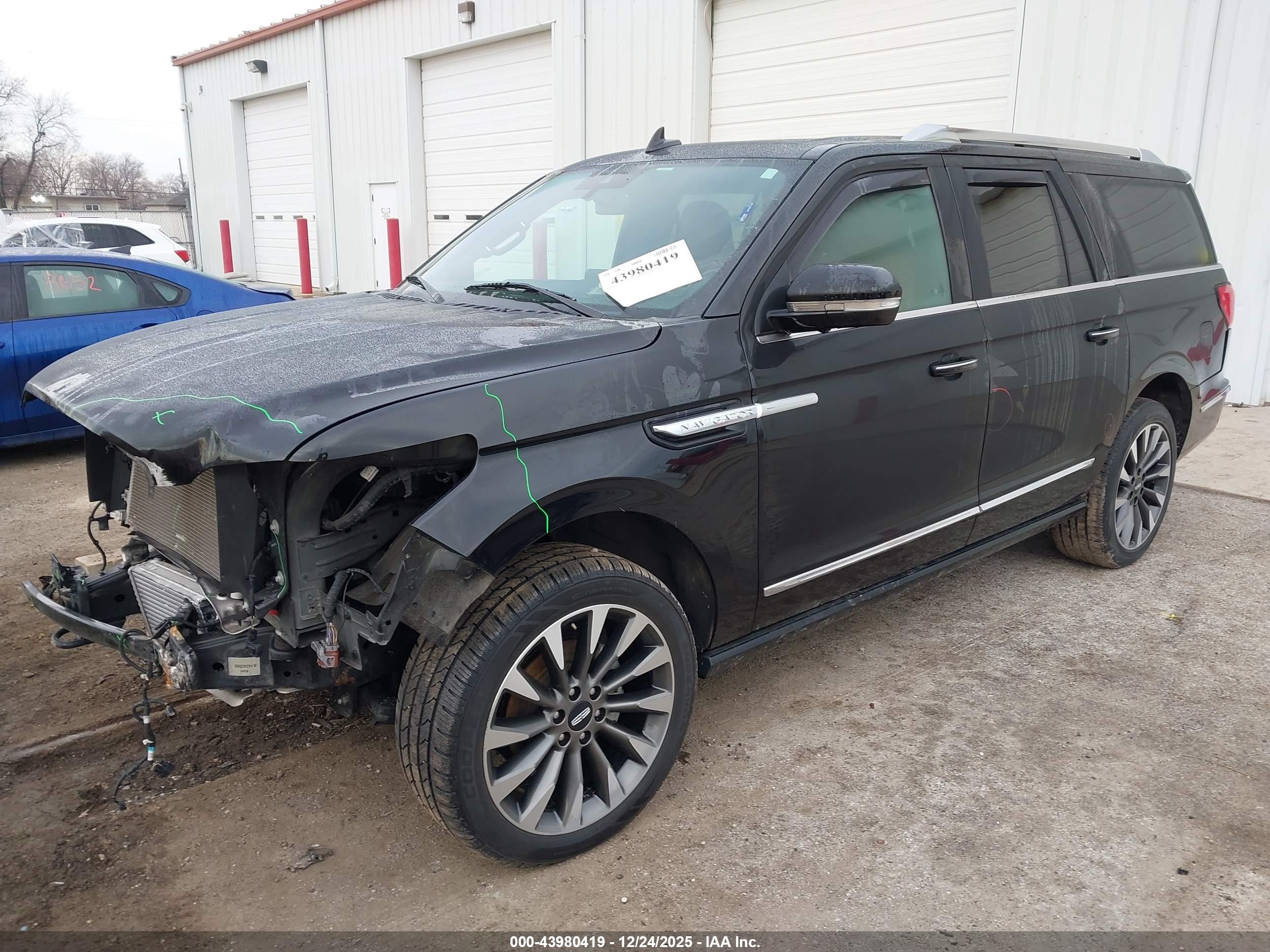 LINCOLN NAVIGATOR image 2