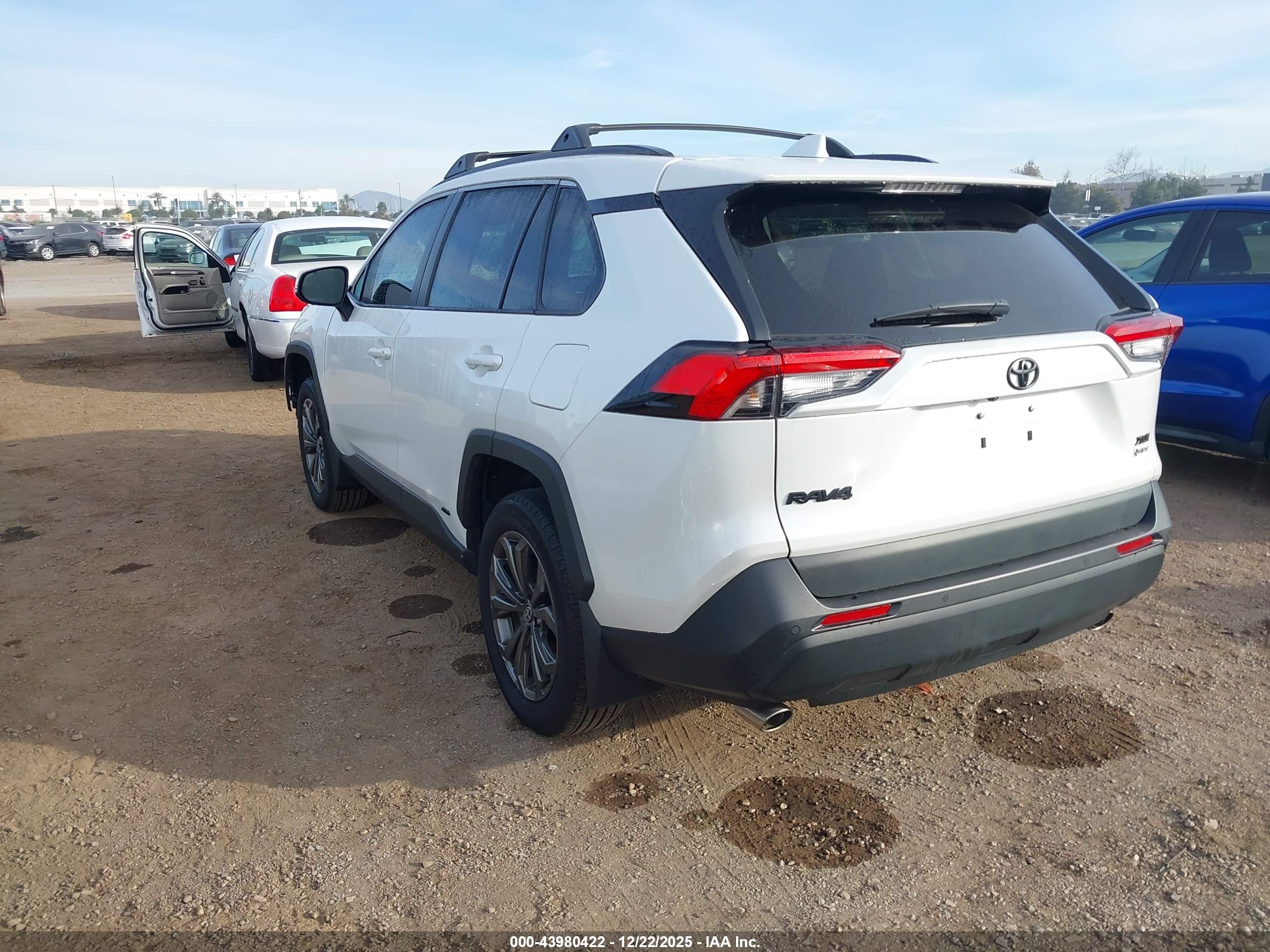 TOYOTA RAV4 image 3