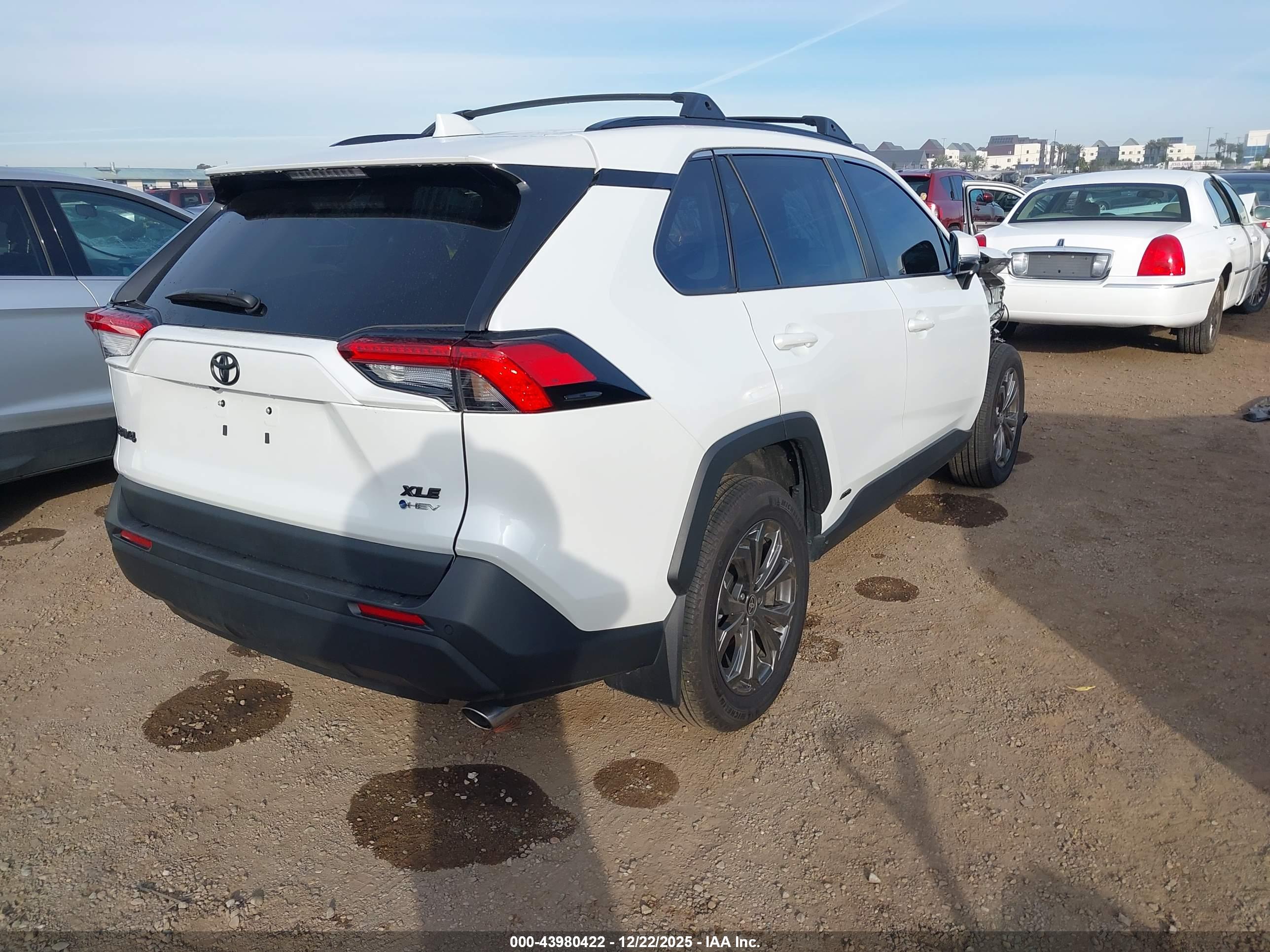 TOYOTA RAV4 image 4