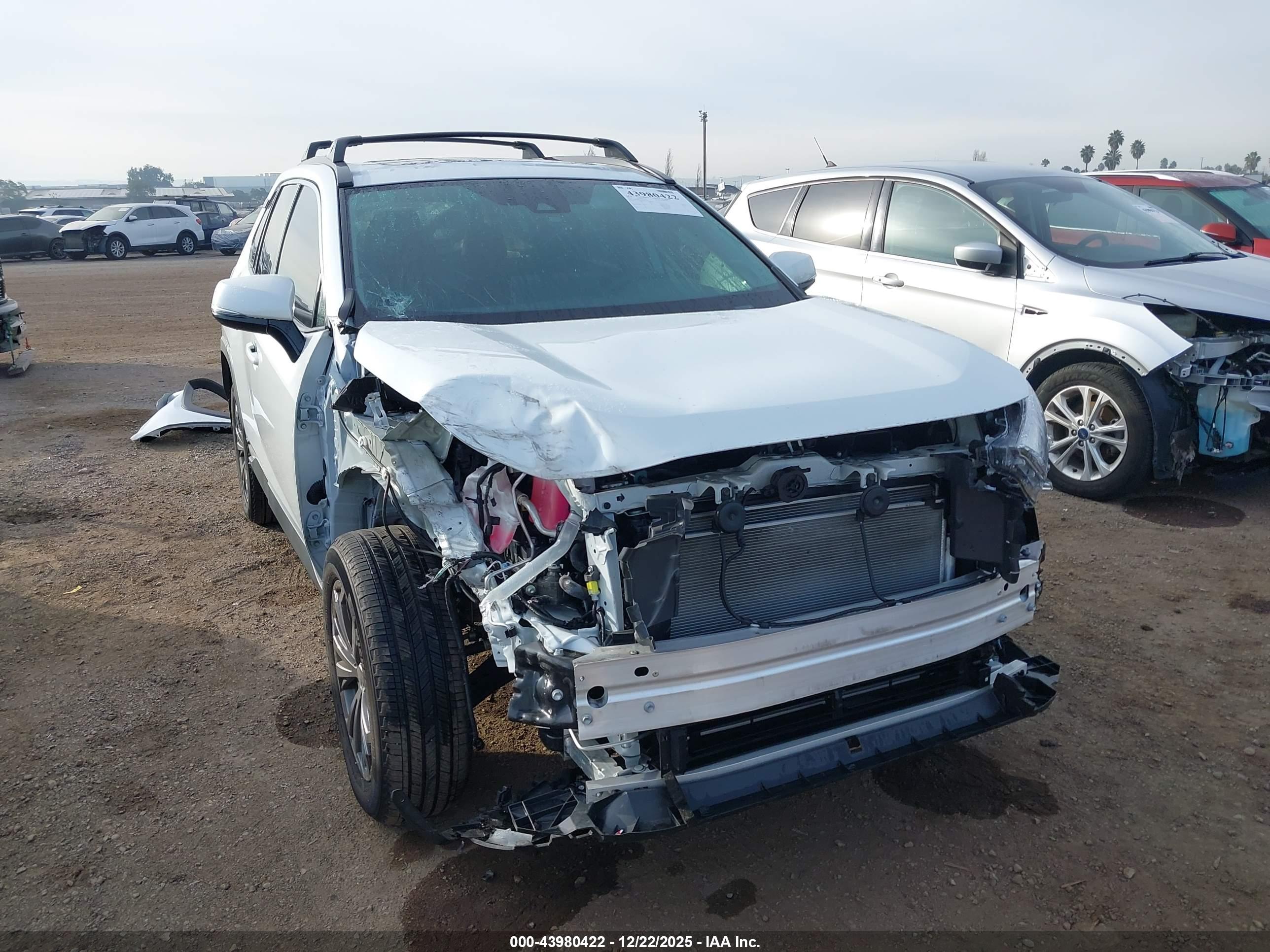 TOYOTA RAV4 image 6