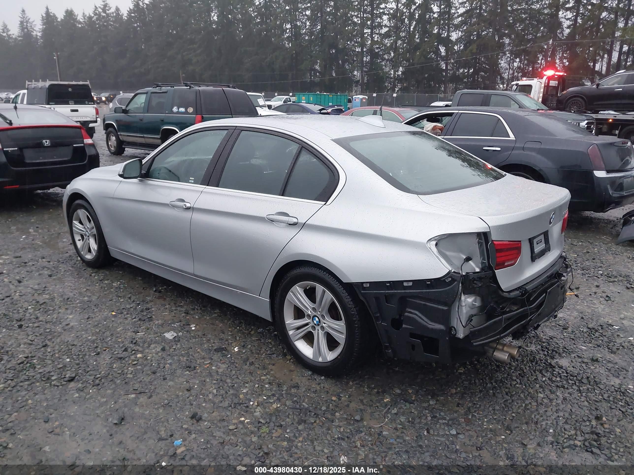 BMW 330I image 3