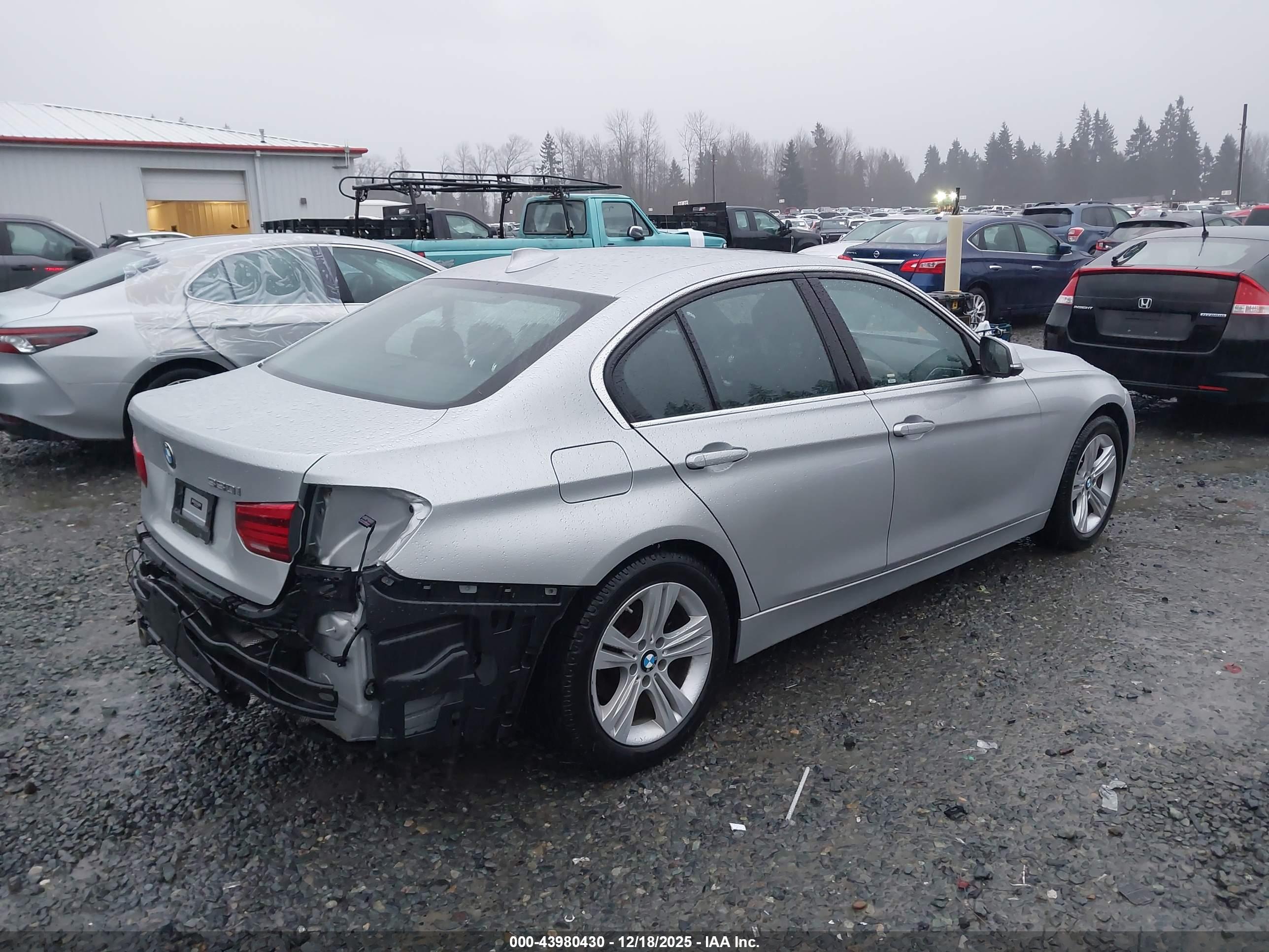 BMW 330I image 4