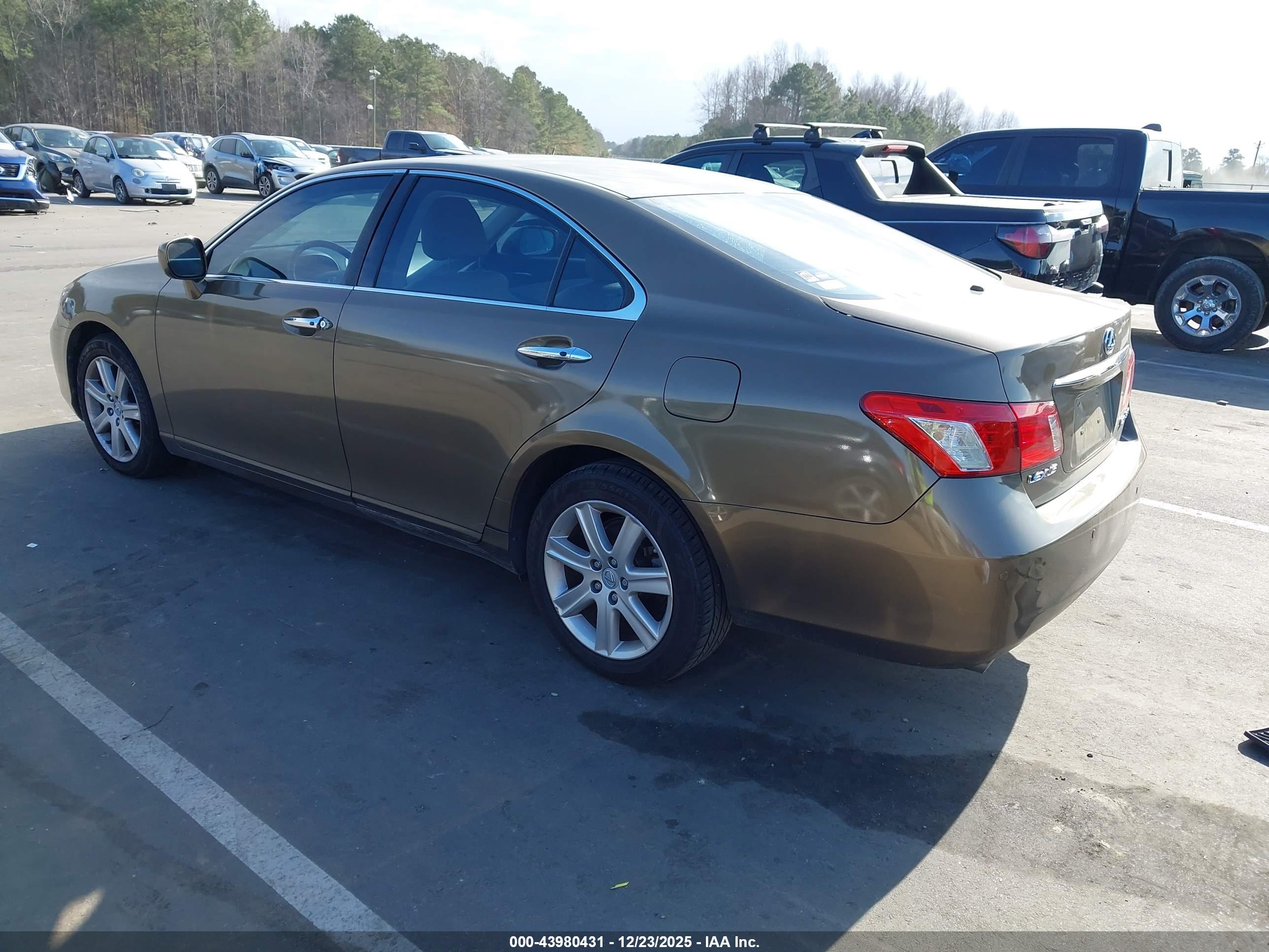 LEXUS ES image 3