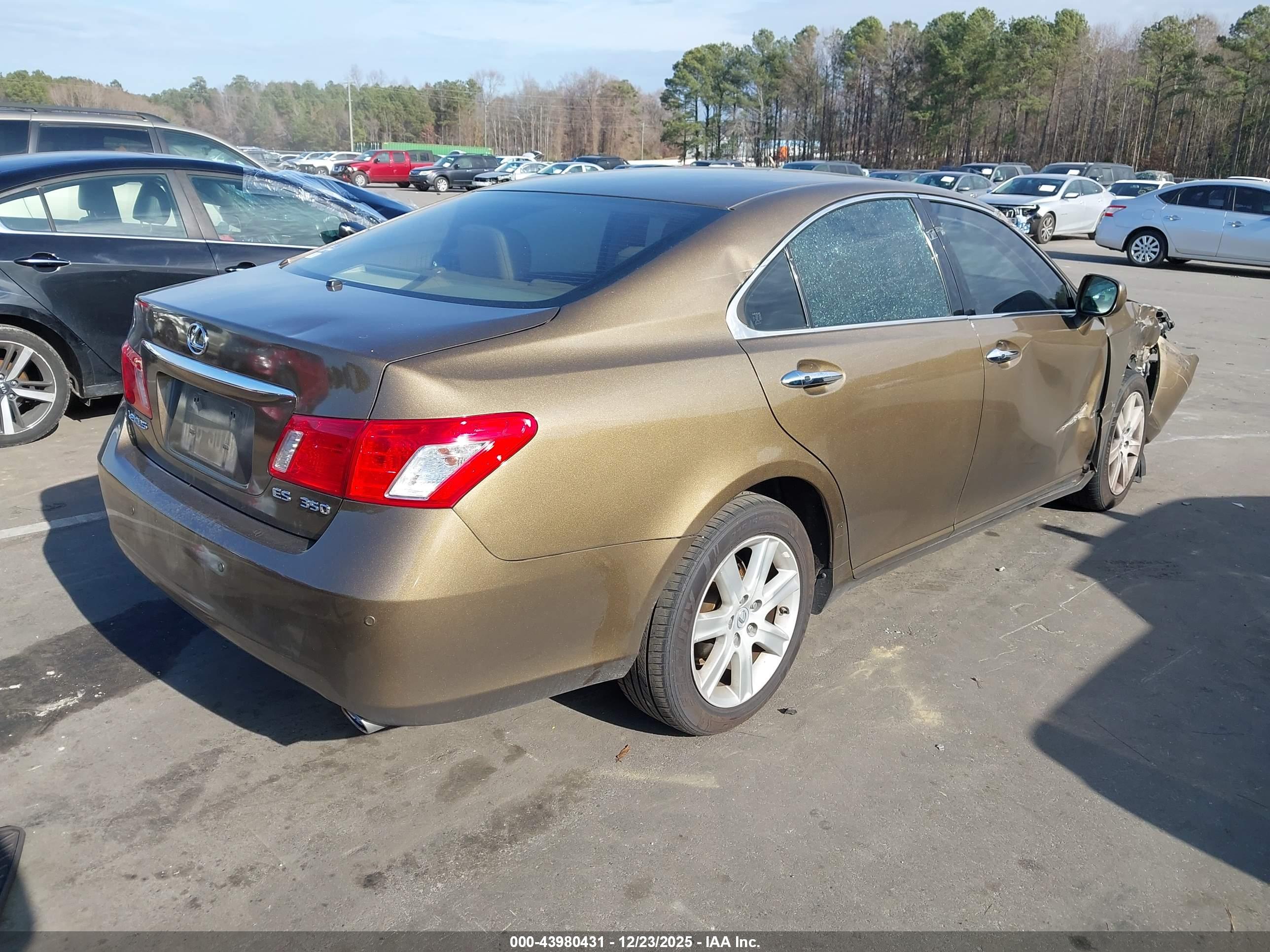 LEXUS ES image 4