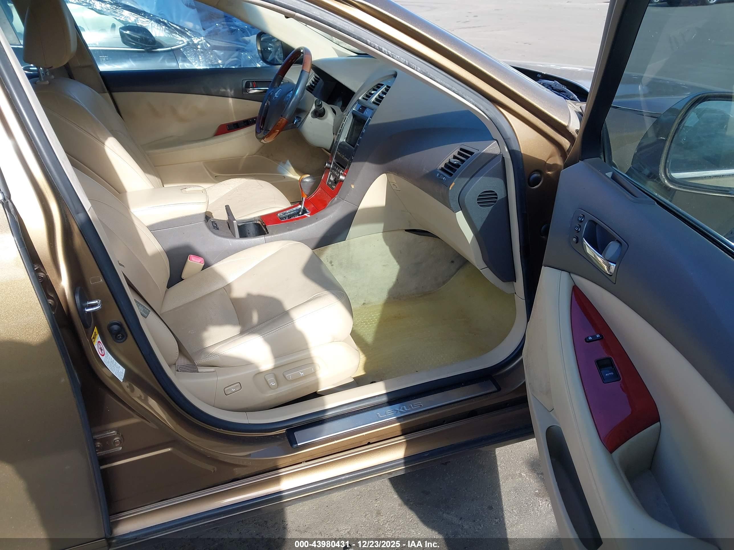 LEXUS ES image 5