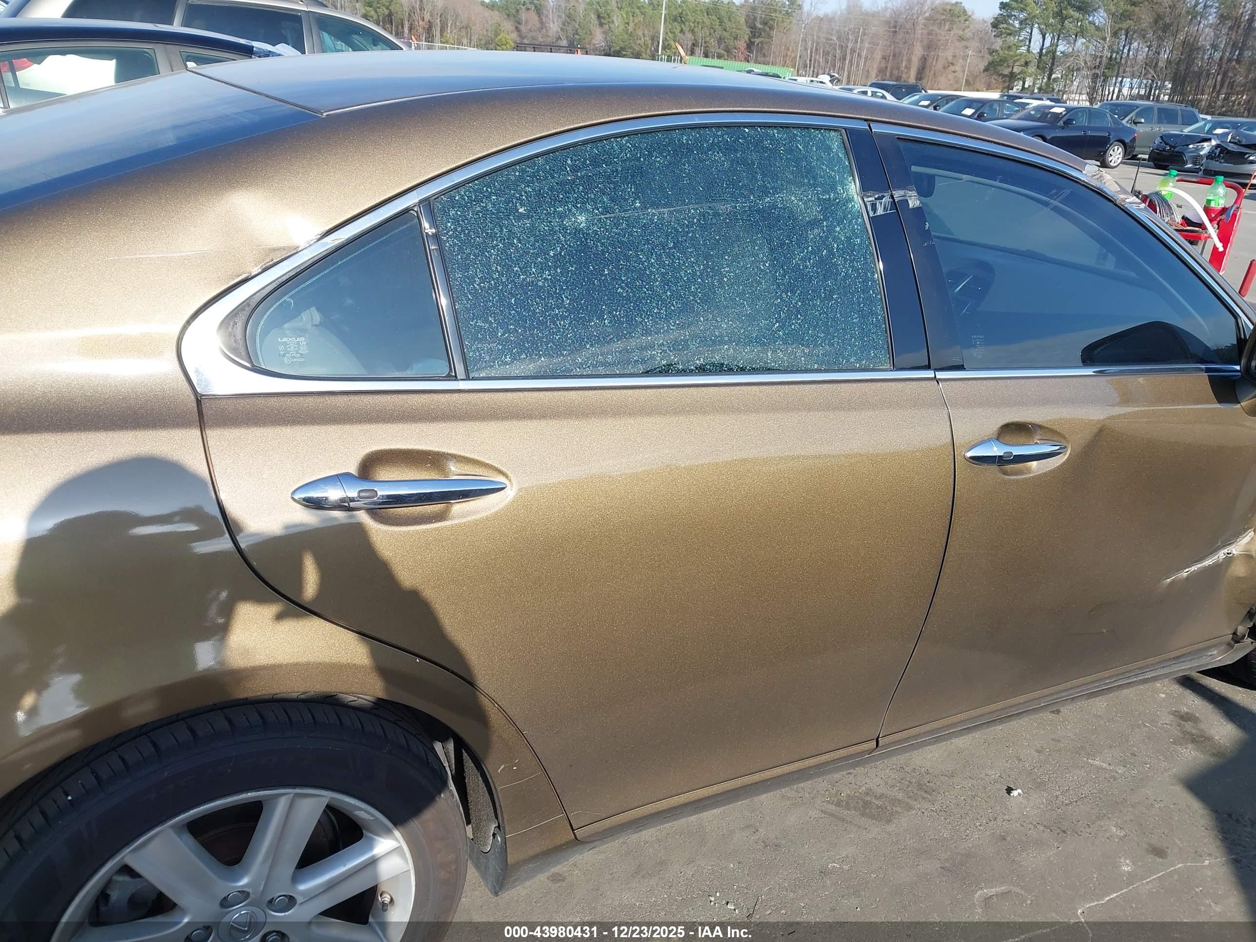 LEXUS ES image 6