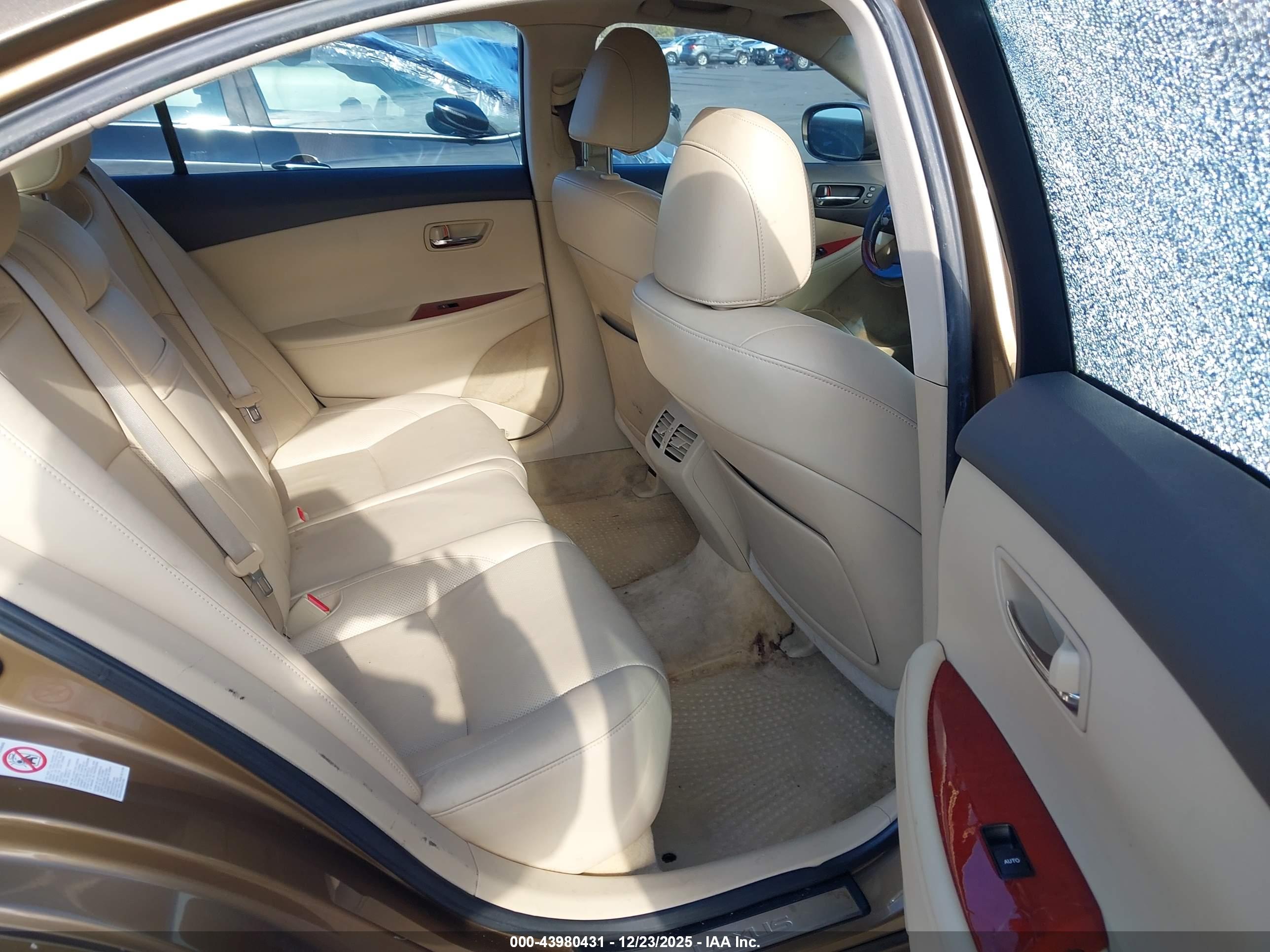 LEXUS ES image 8