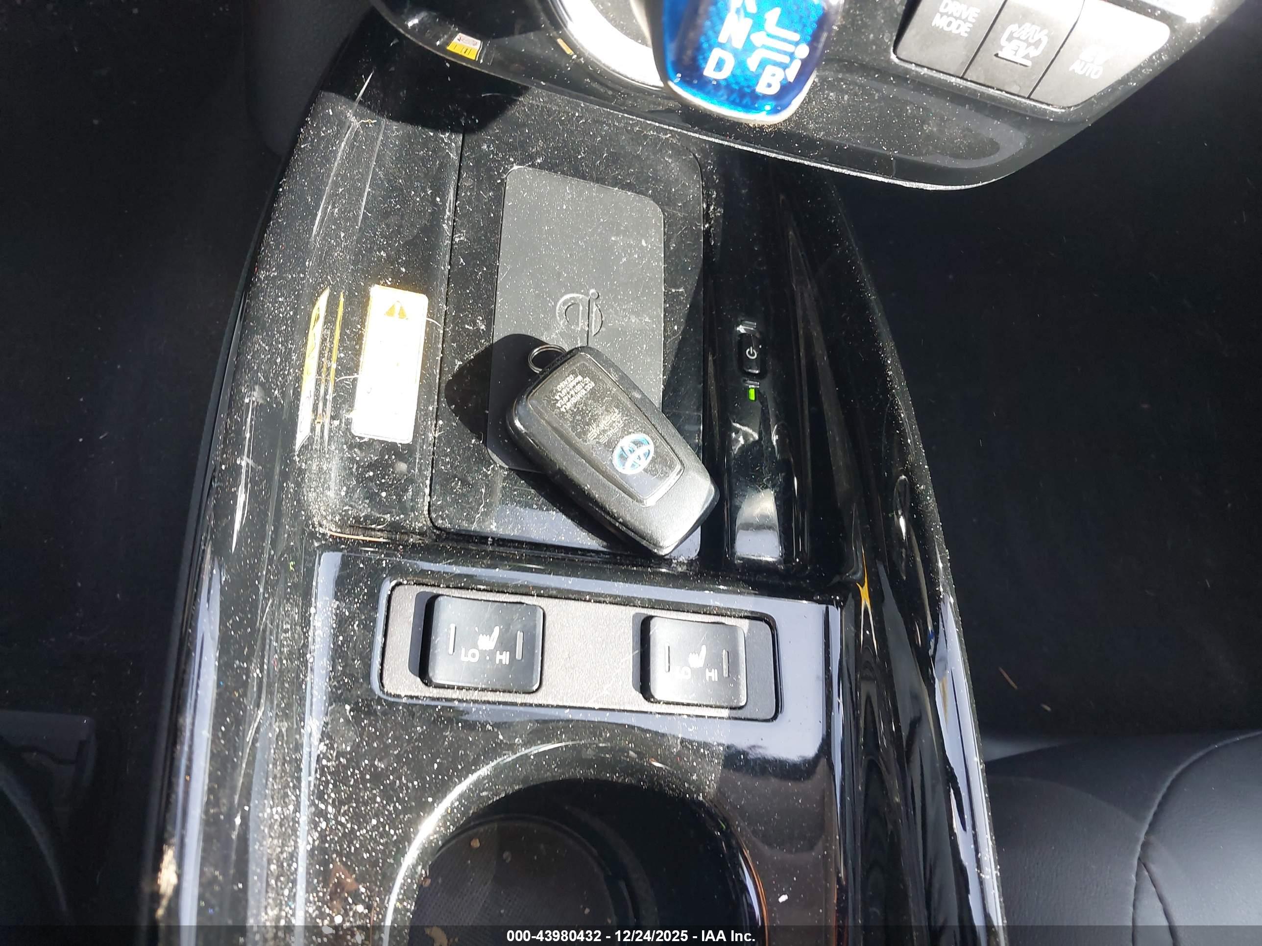 TOYOTA PRIUS image 11