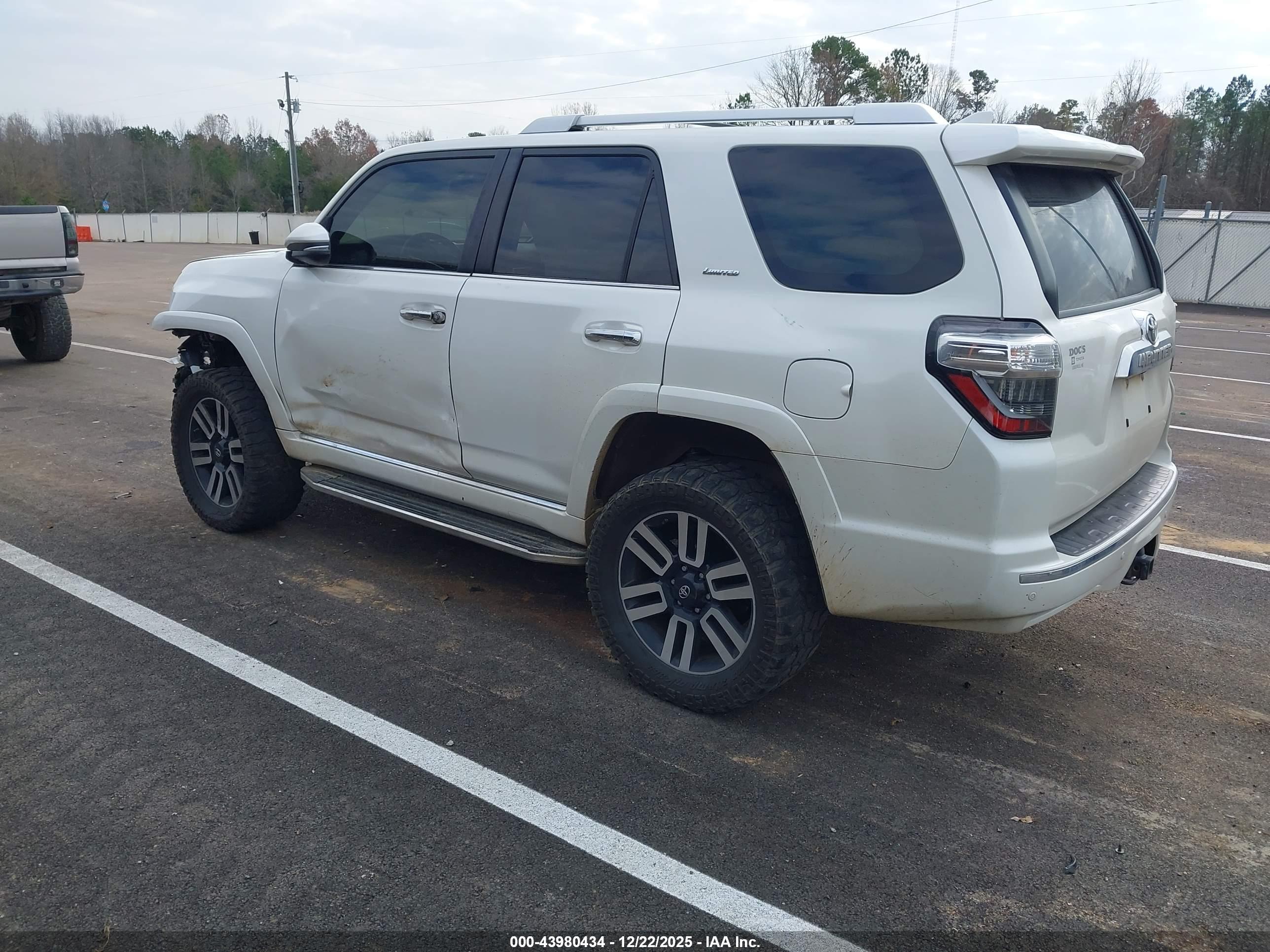 TOYOTA 4RUNNER image 3
