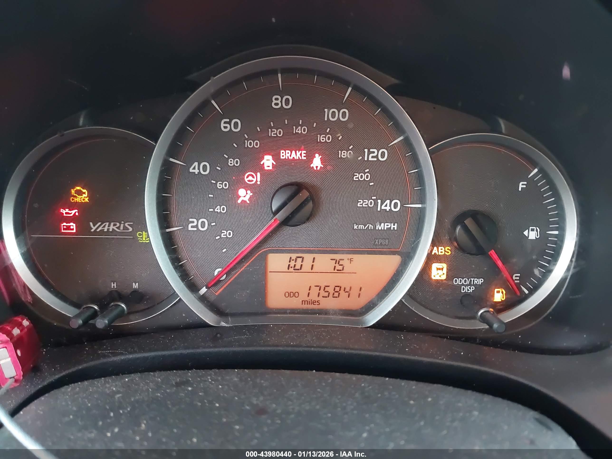 TOYOTA YARIS image 7