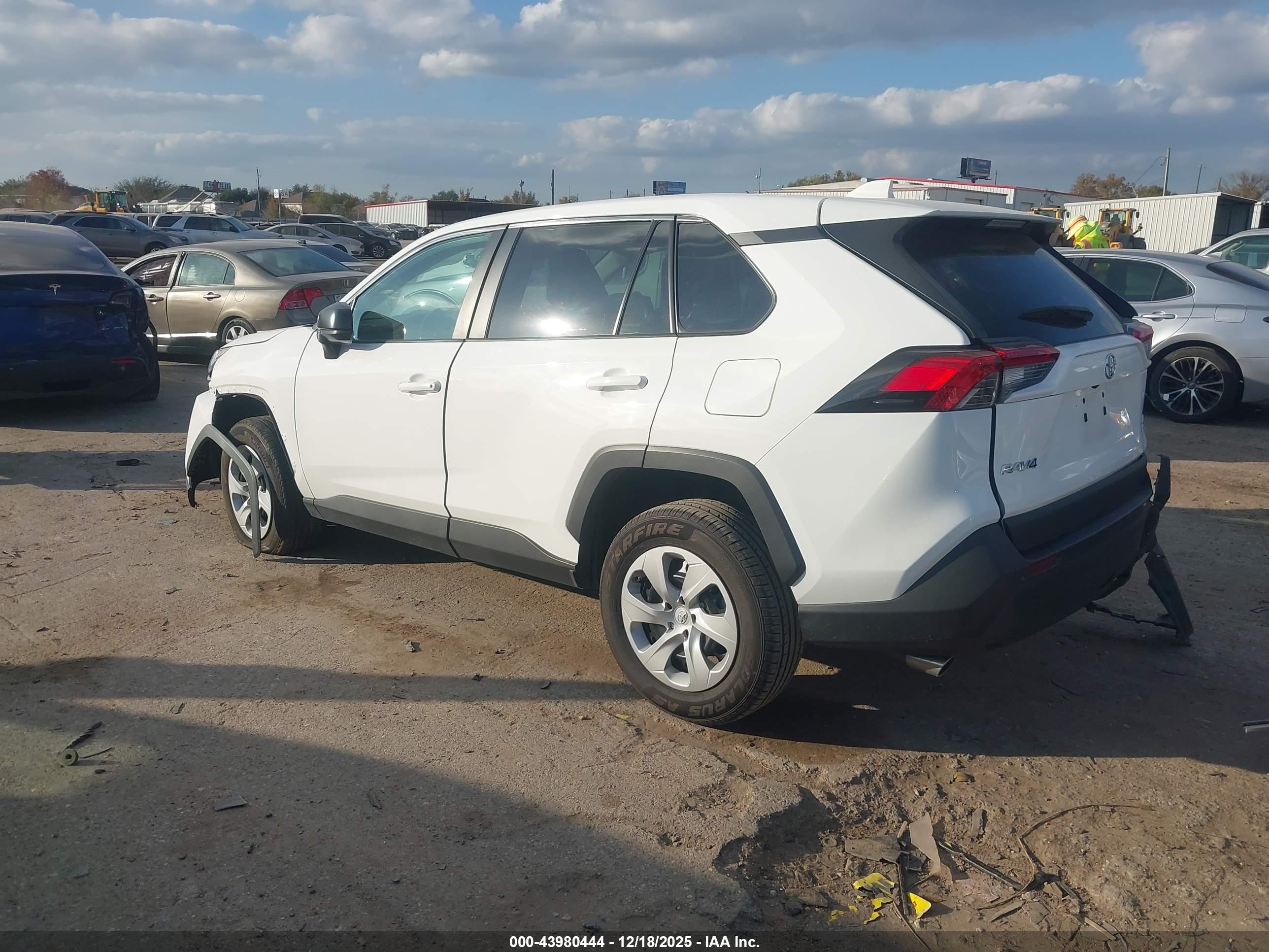 TOYOTA RAV4 image 3