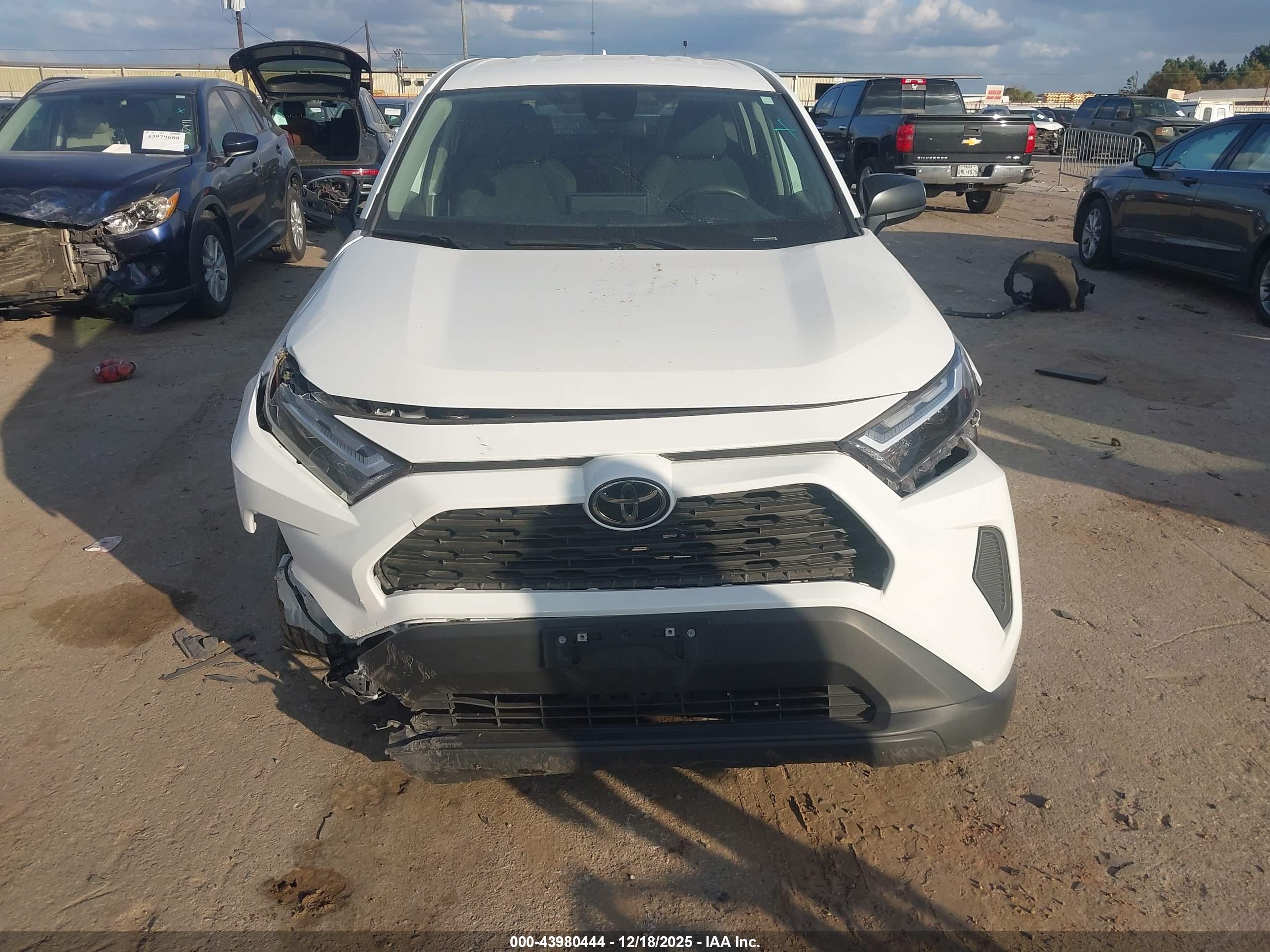 TOYOTA RAV4 image 6