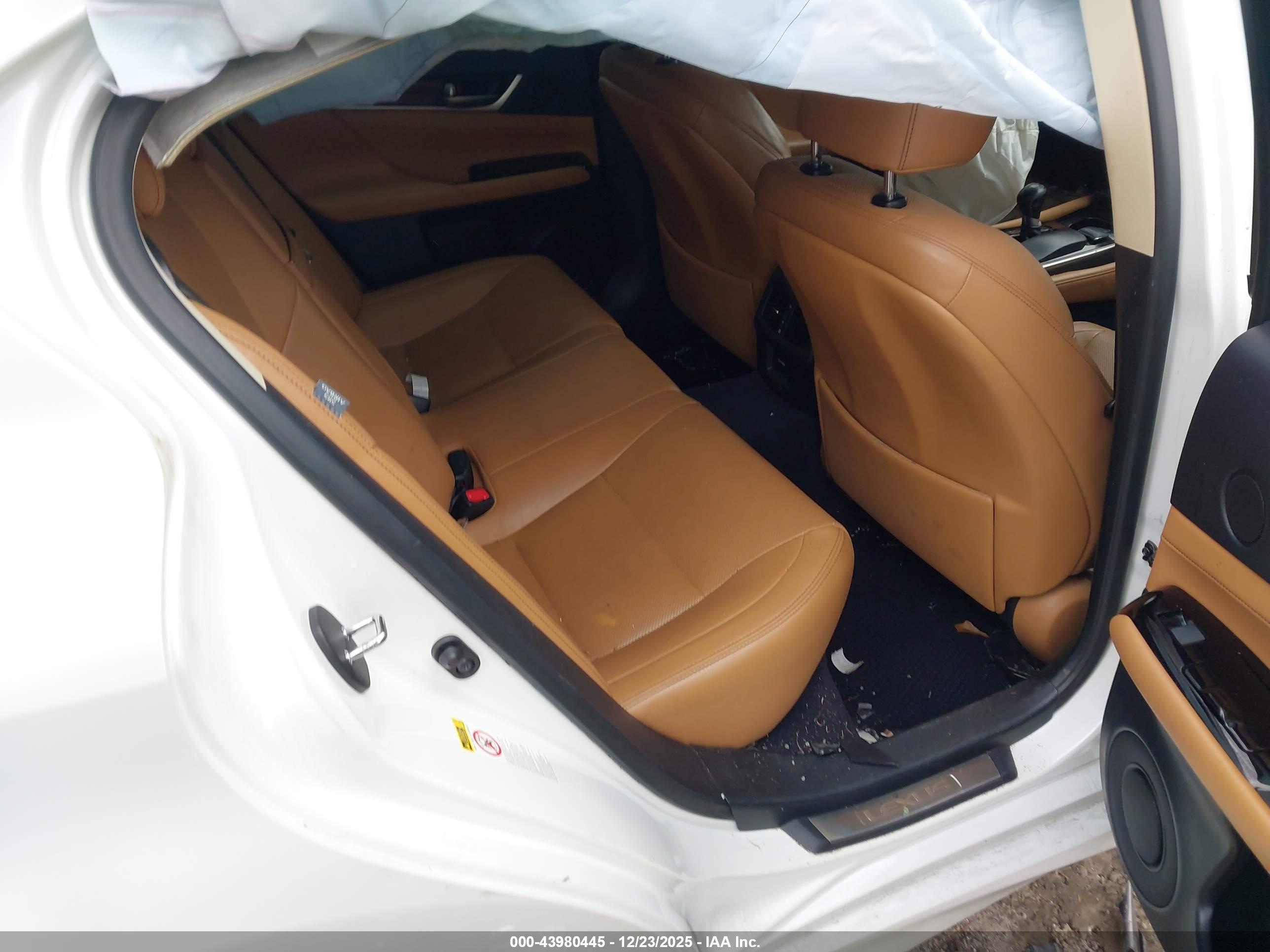 LEXUS GS image 8