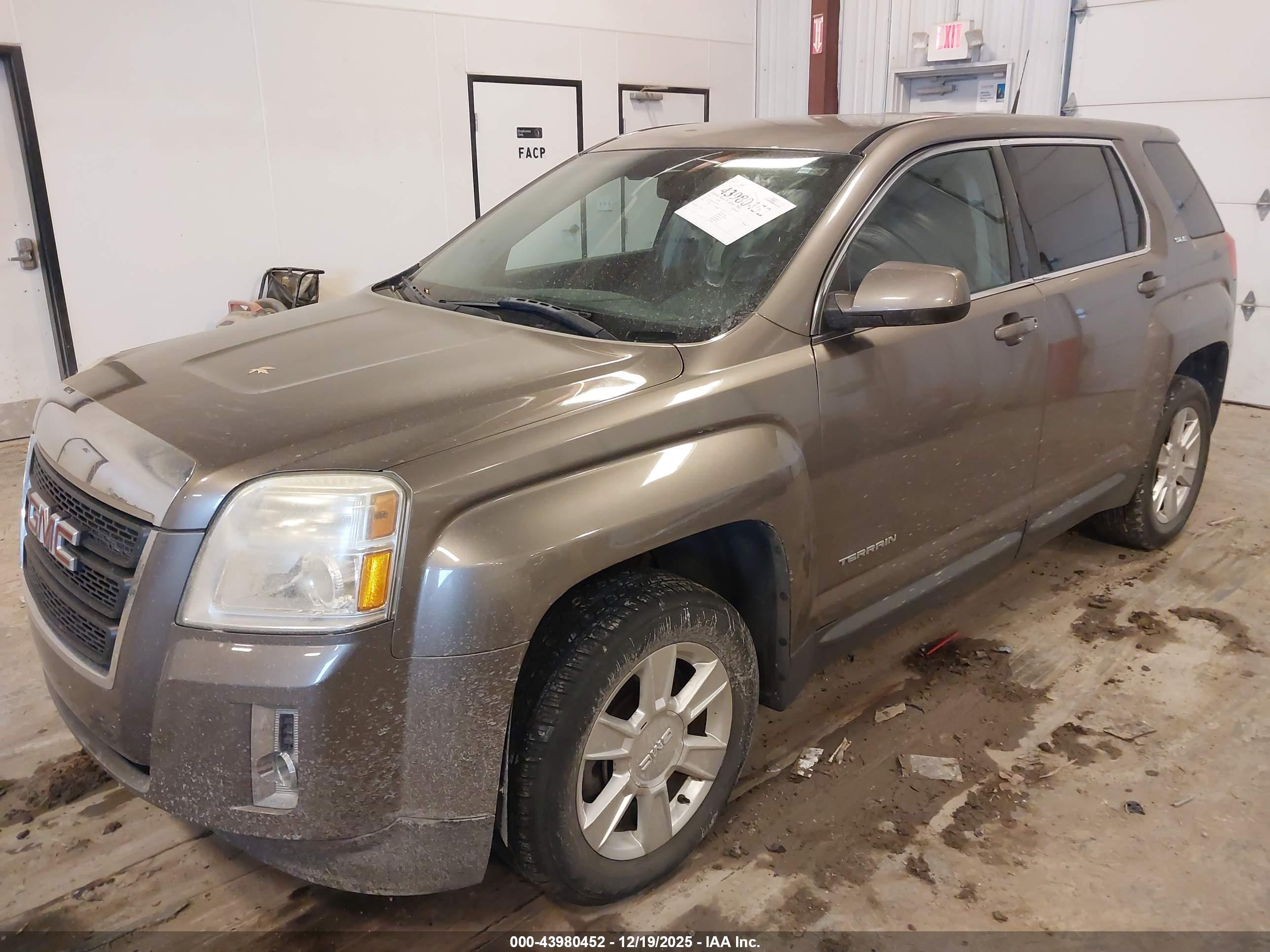 GMC TERRAIN image 2