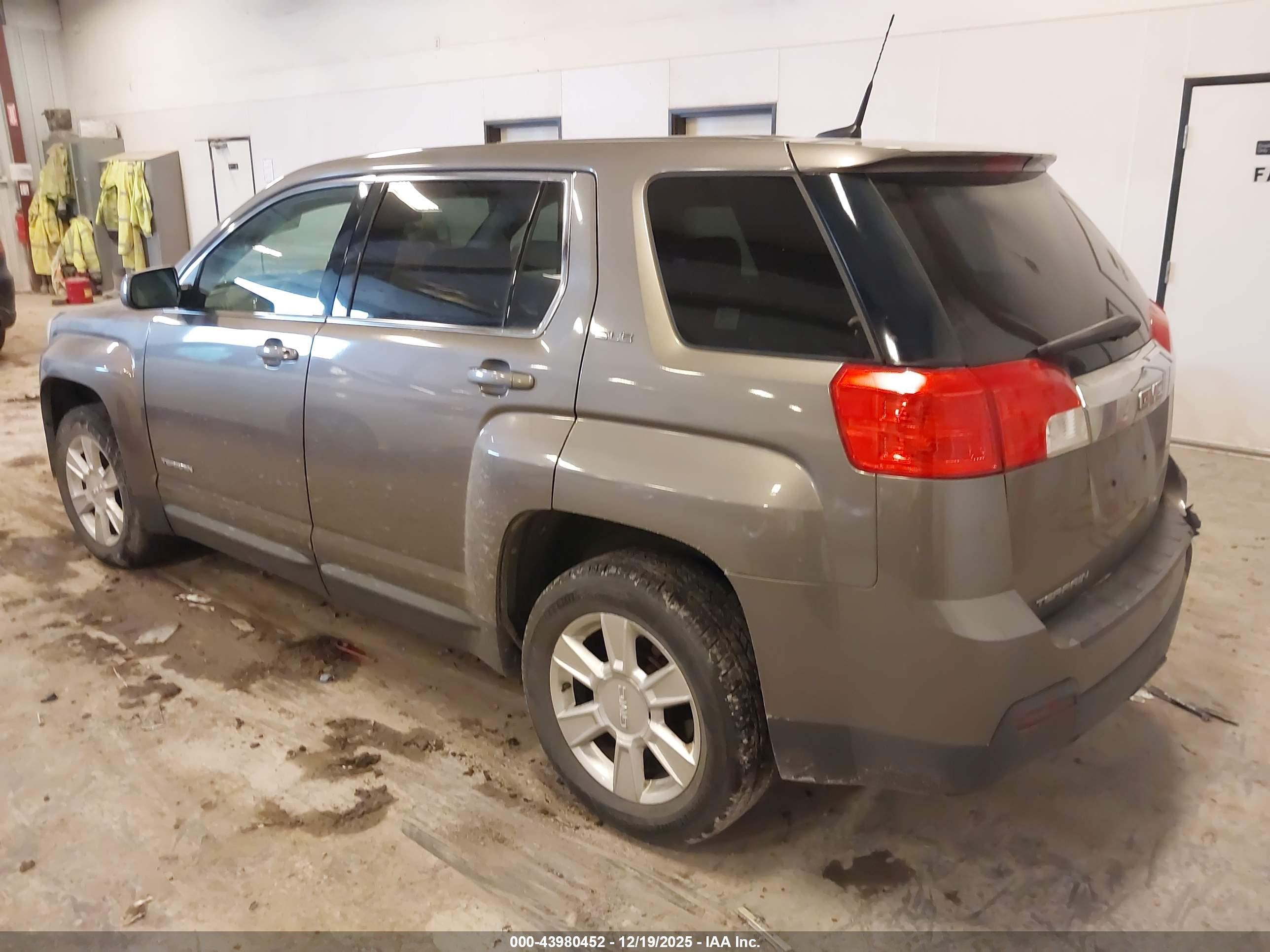 GMC TERRAIN image 3