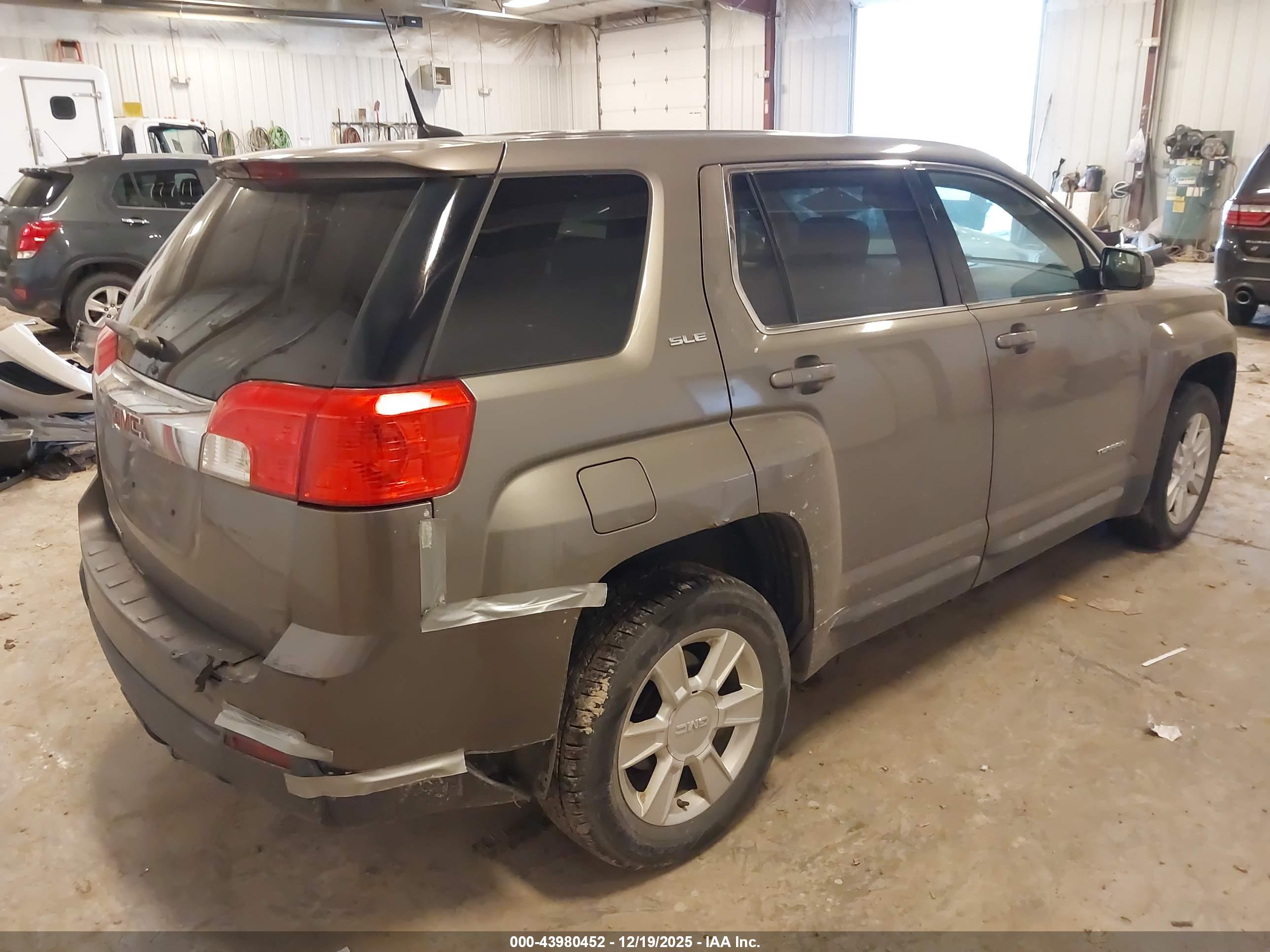 GMC TERRAIN image 4