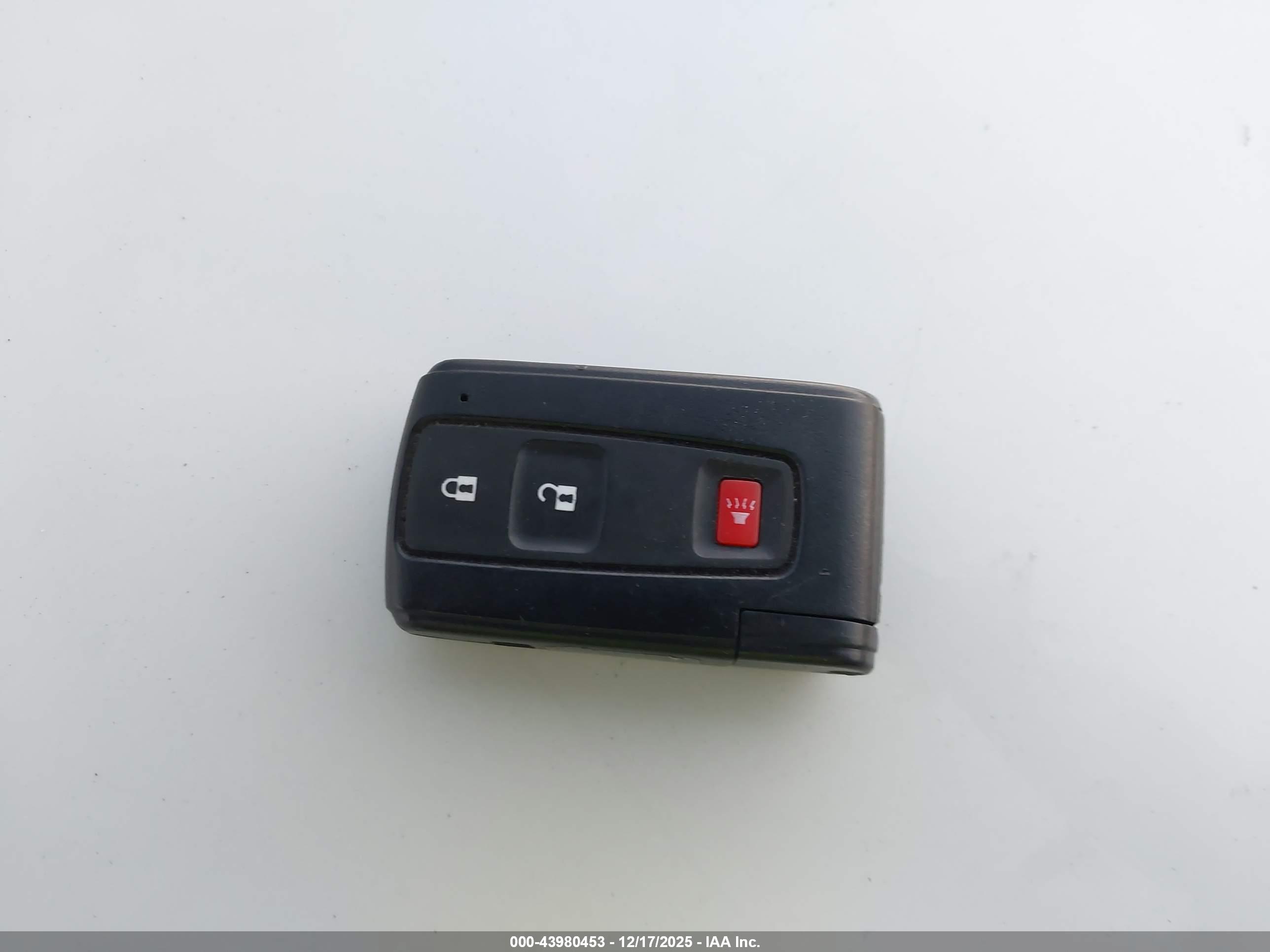 TOYOTA PRIUS image 11