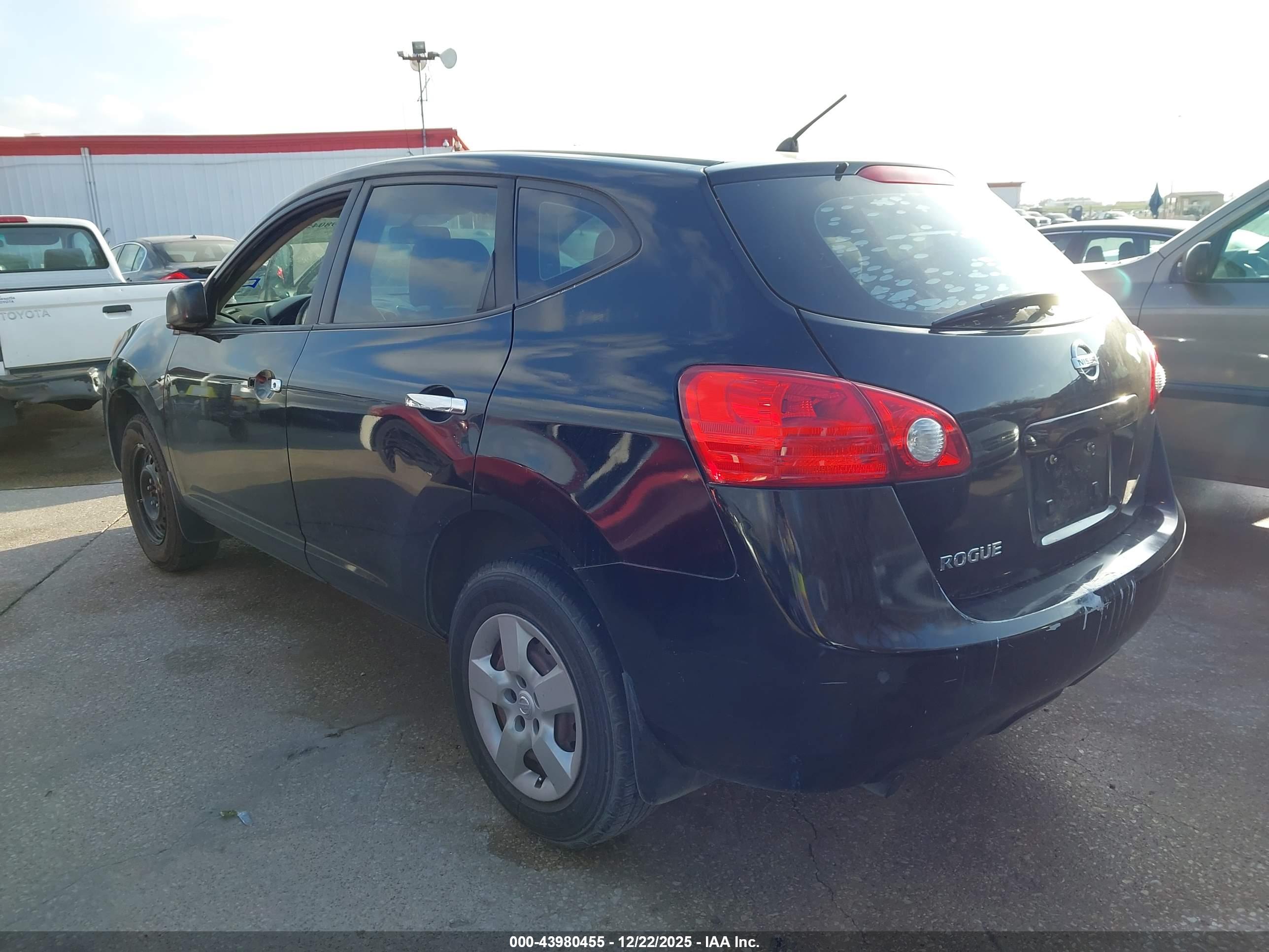 NISSAN ROGUE image 3
