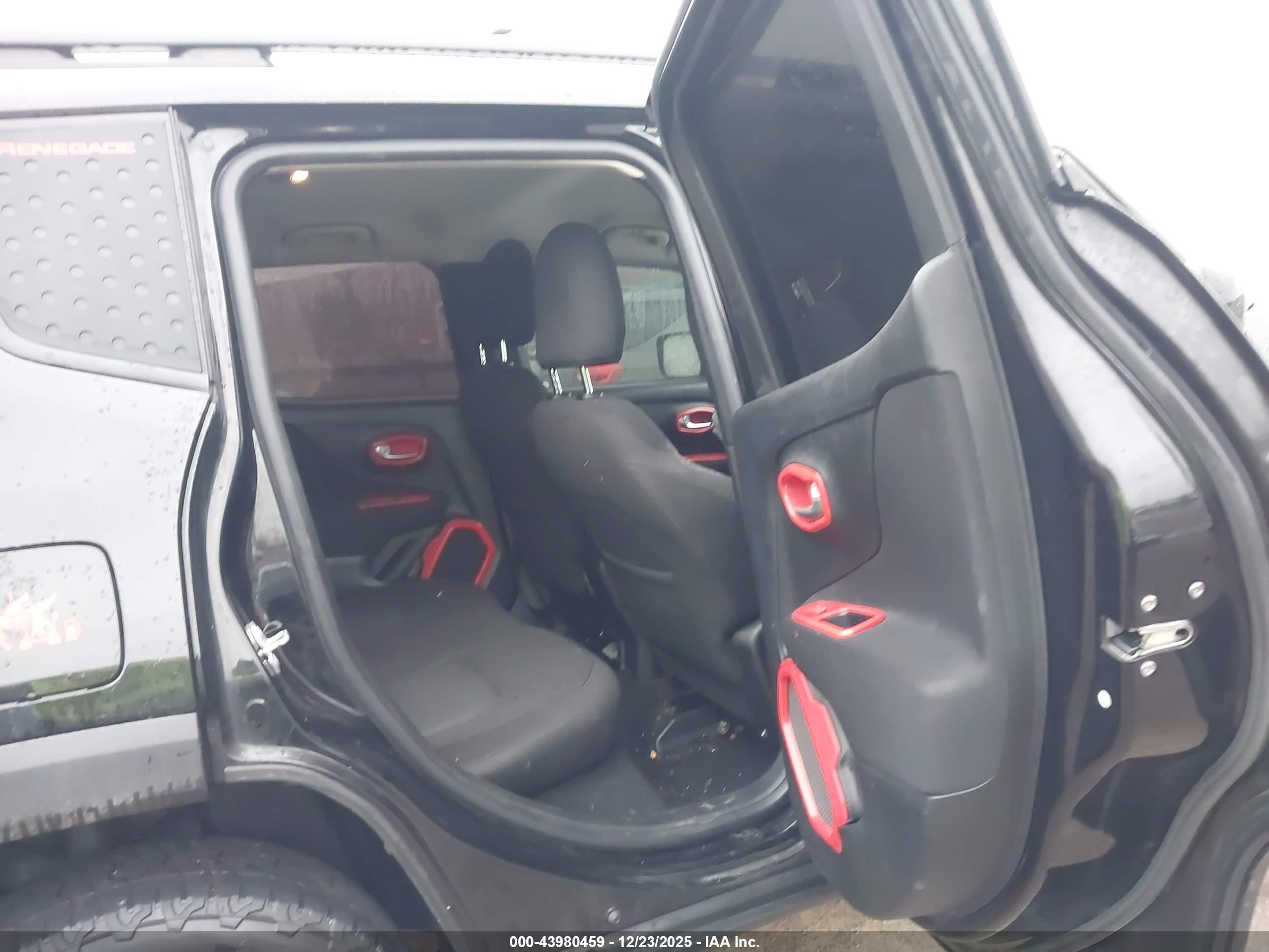 JEEP RENEGADE image 8