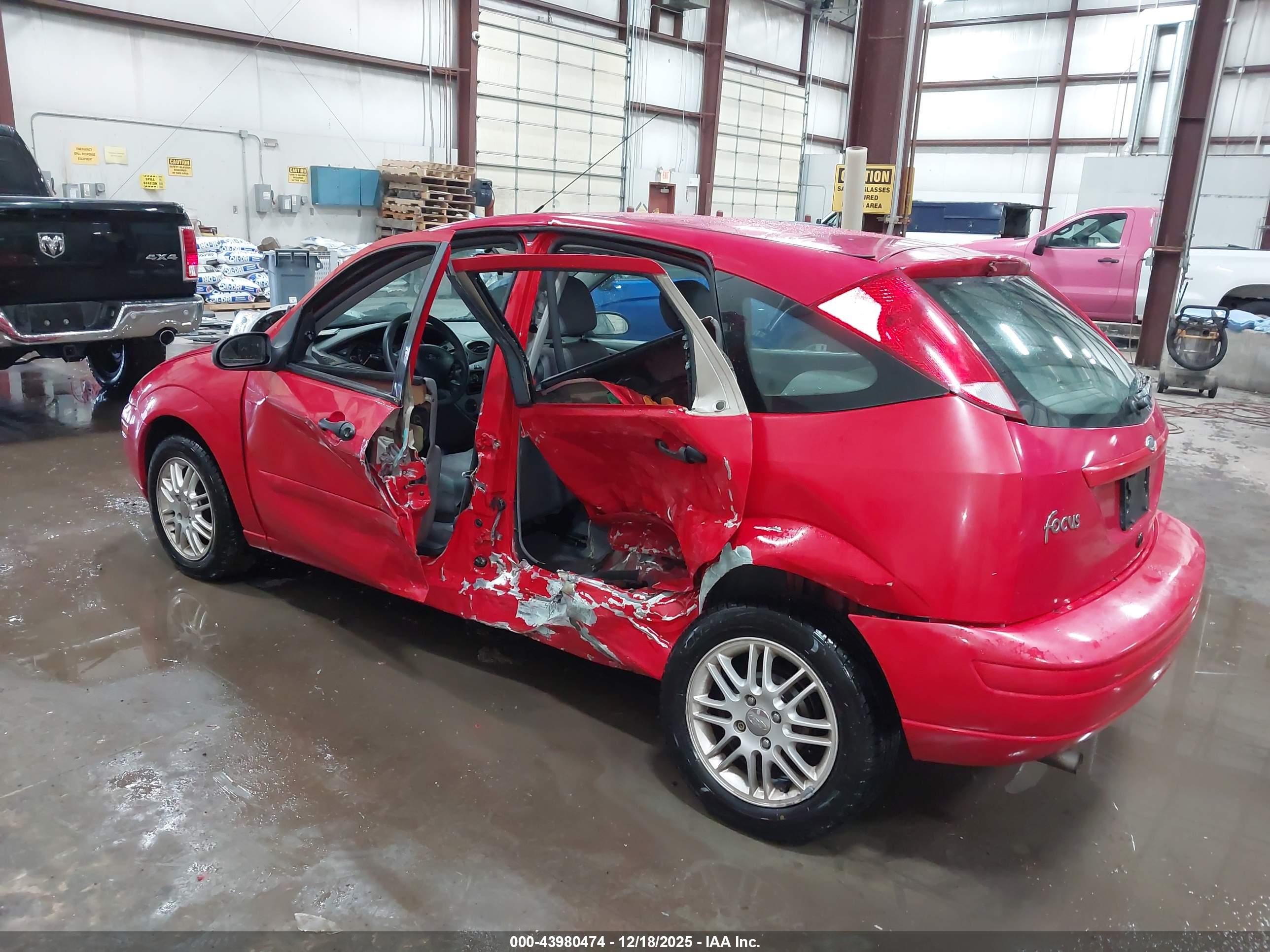 FORD FOCUS image 3