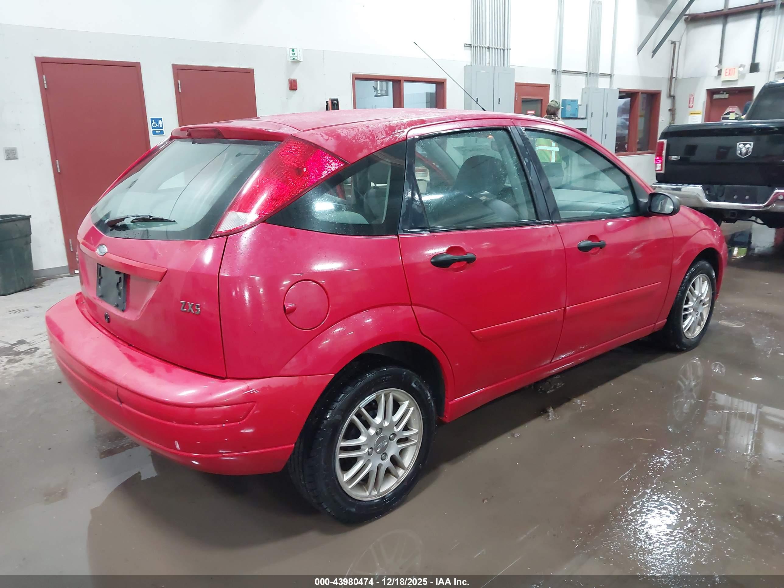 FORD FOCUS image 4