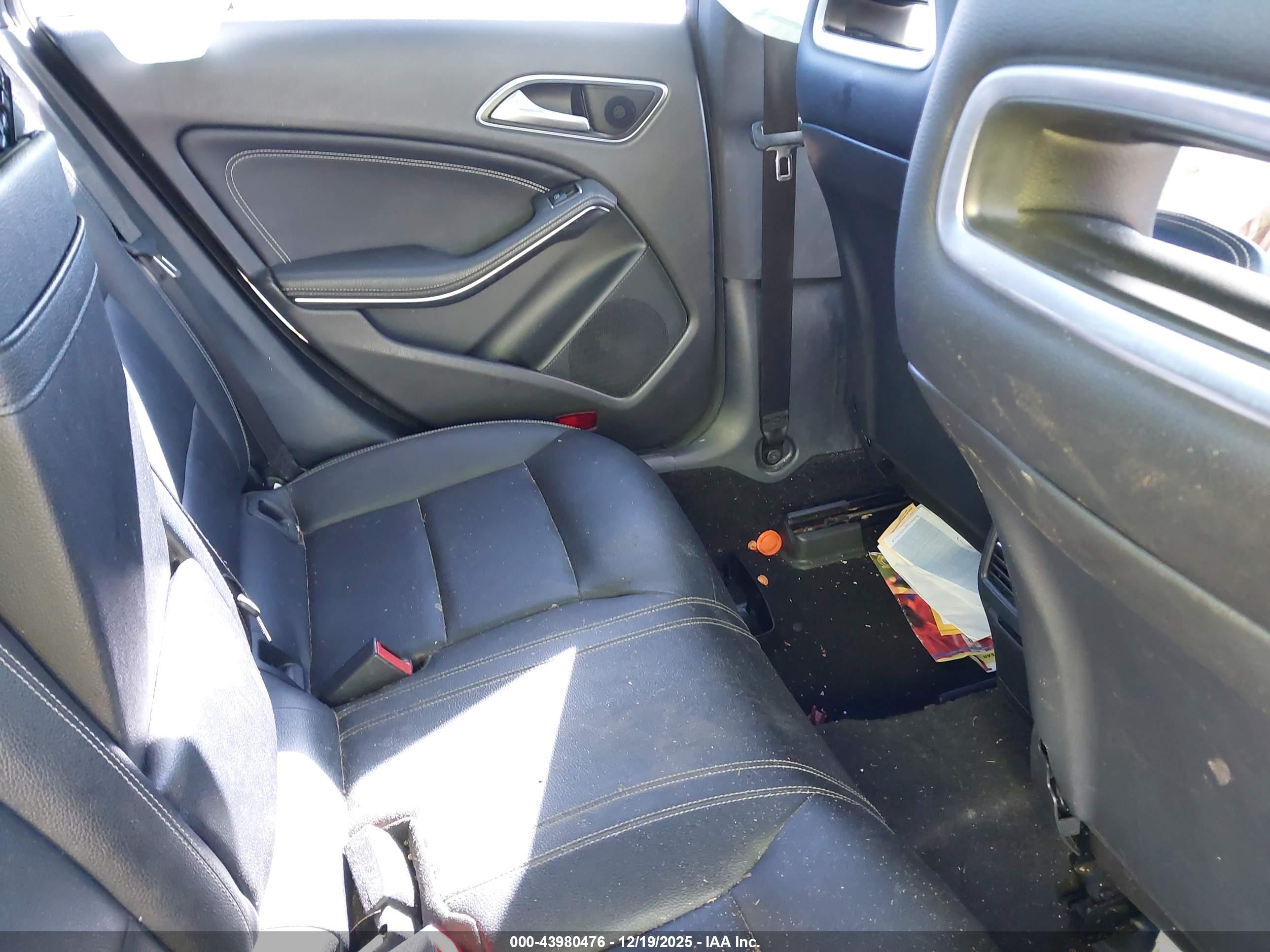MERCEDES-BENZ CLA image 8