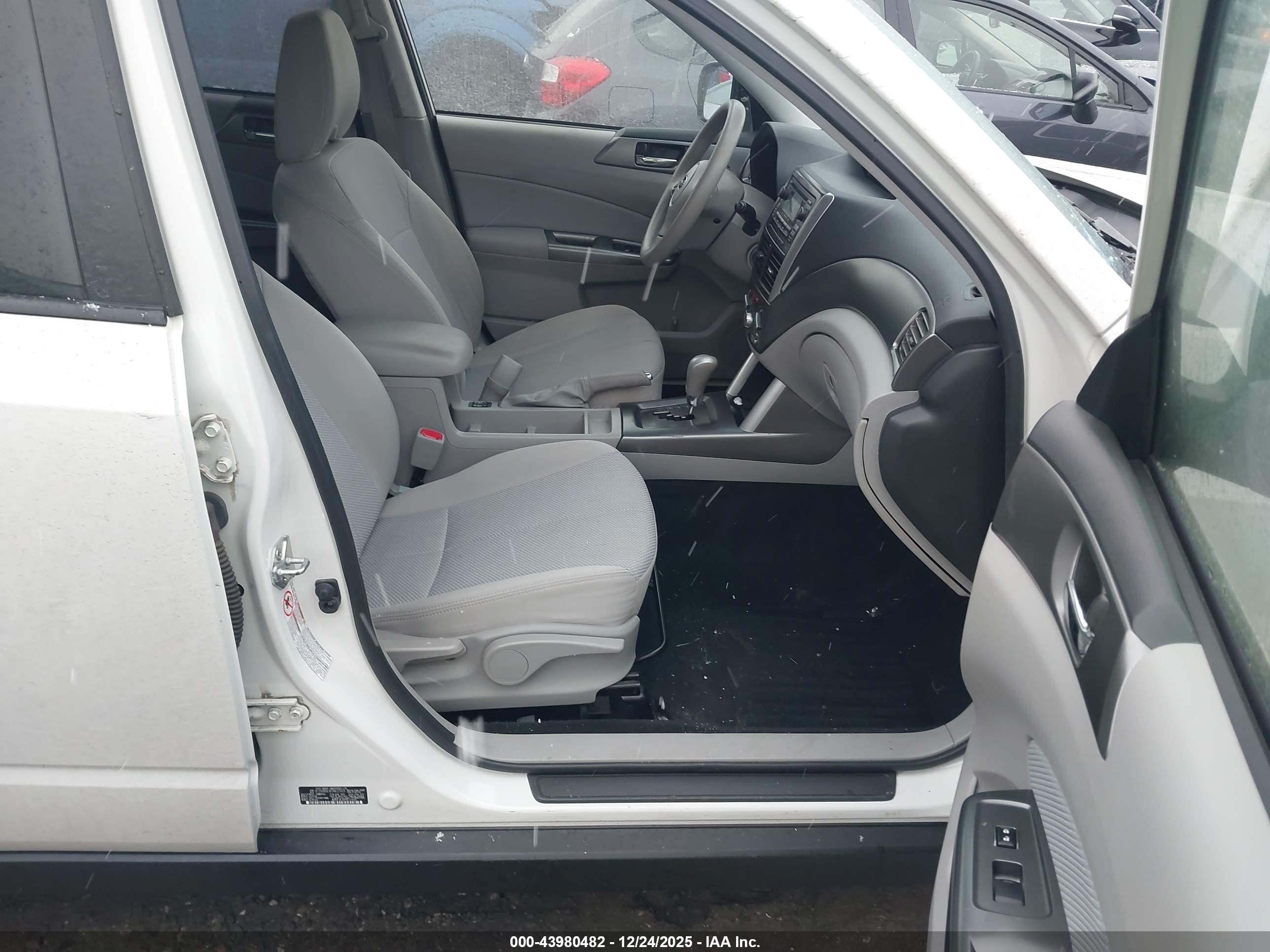 SUBARU FORESTER image 5