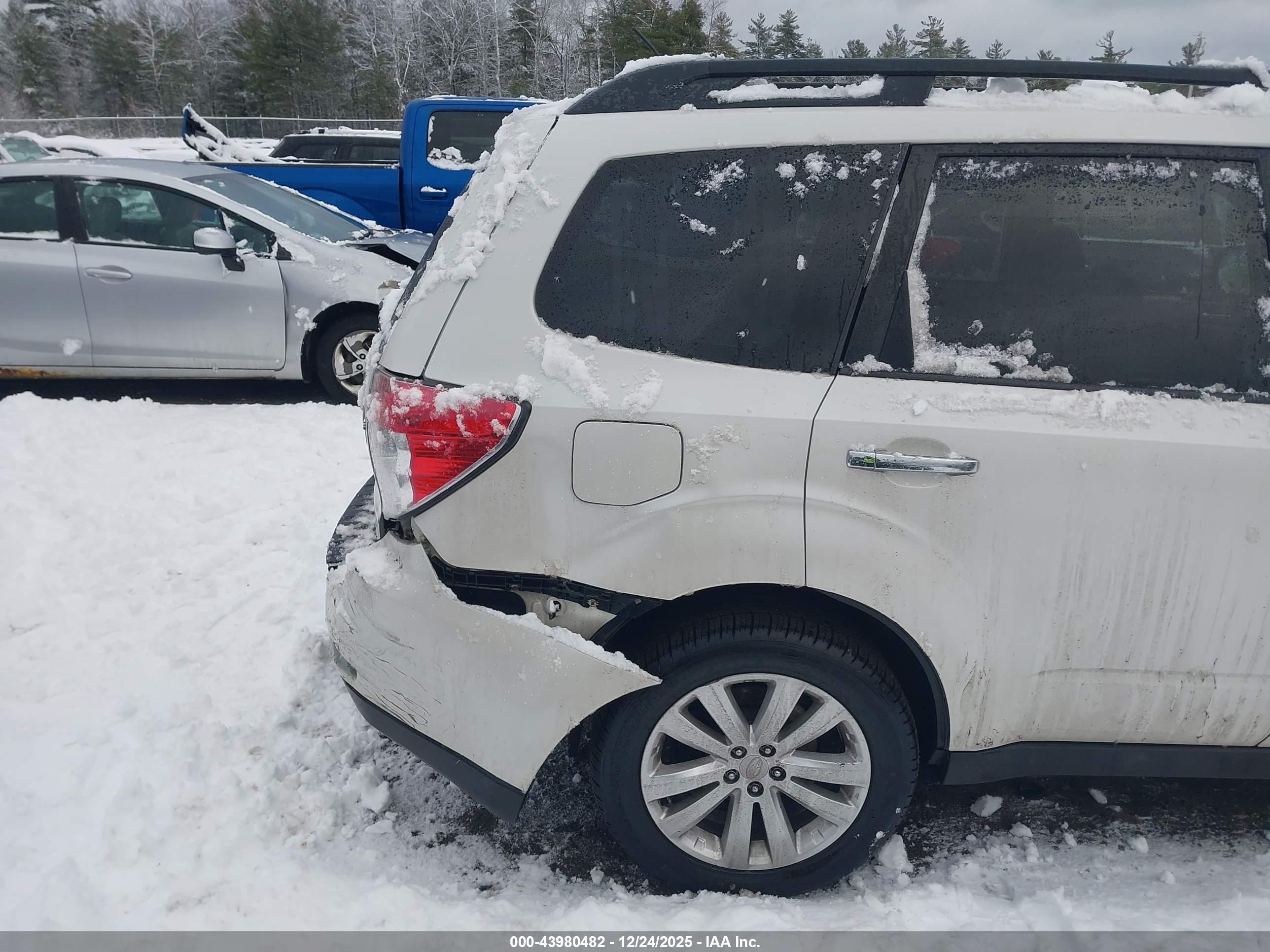 SUBARU FORESTER image 6