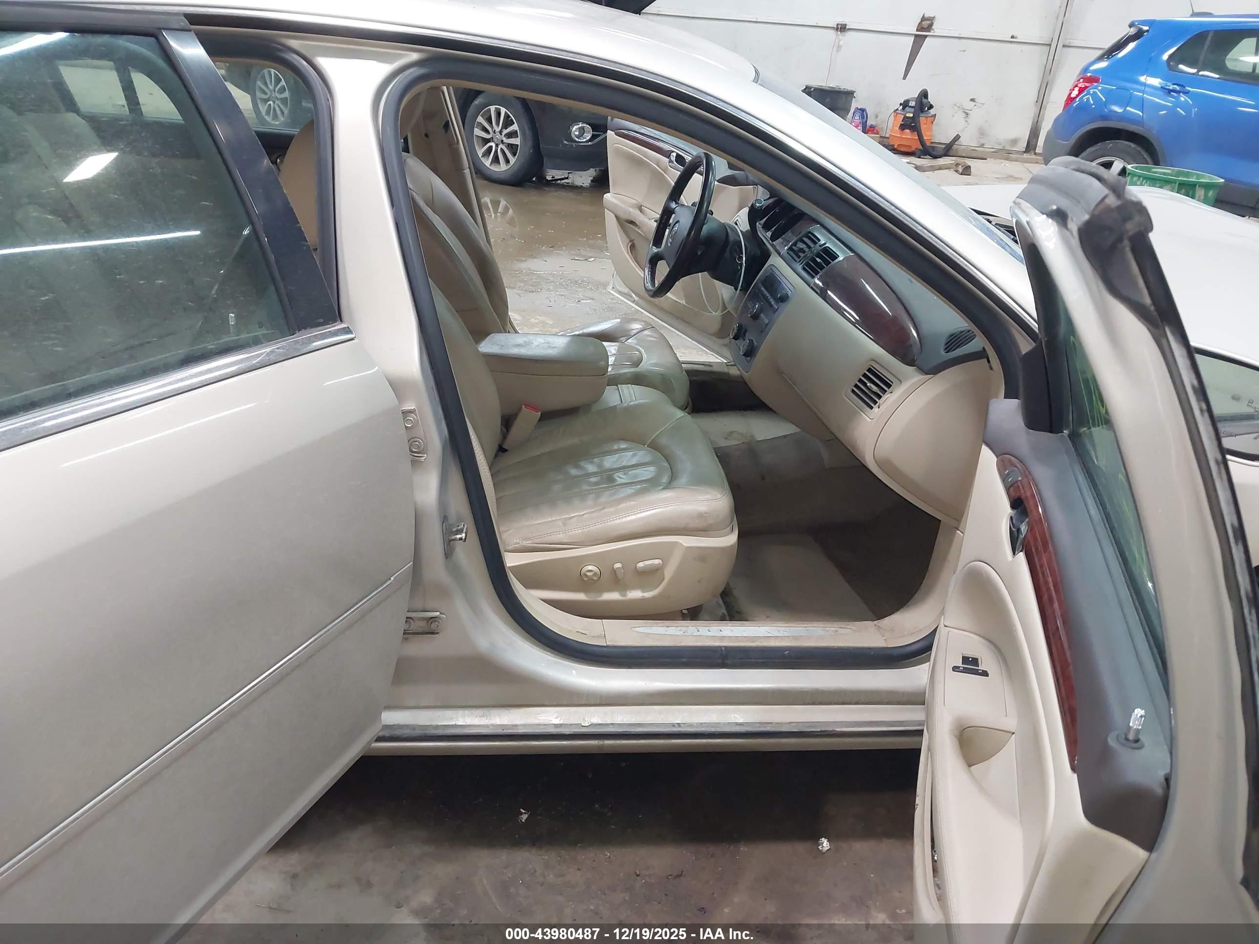 BUICK LUCERNE image 5