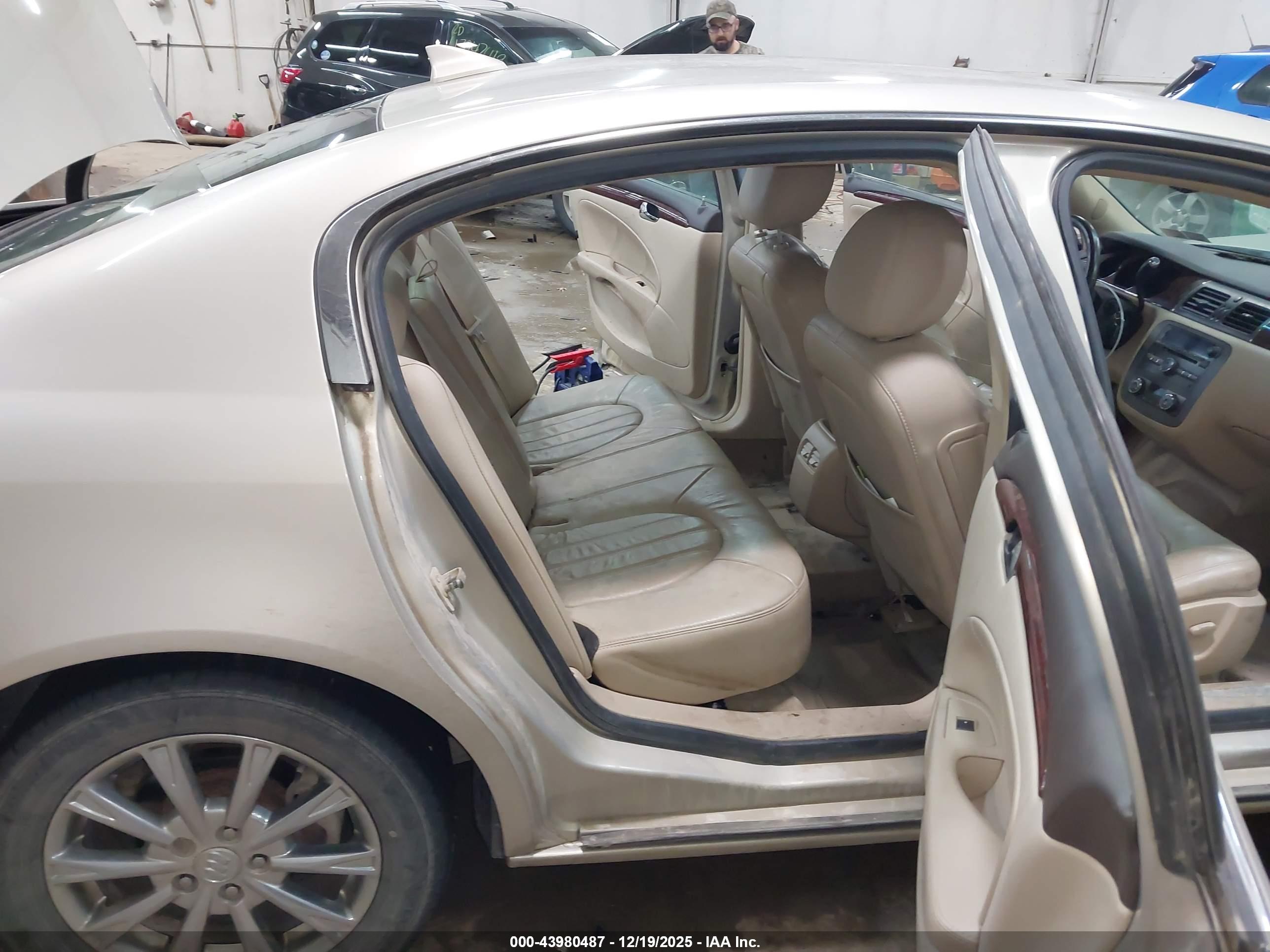 BUICK LUCERNE image 8