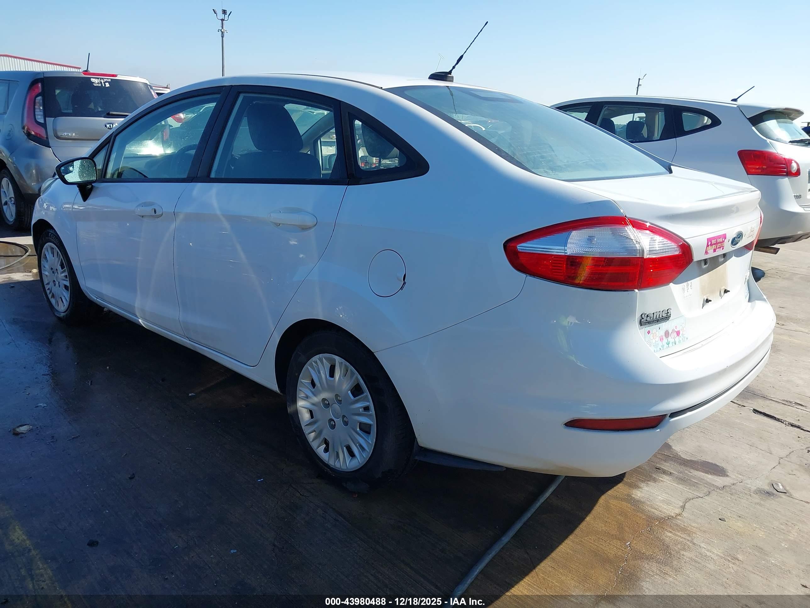 FORD FIESTA image 3