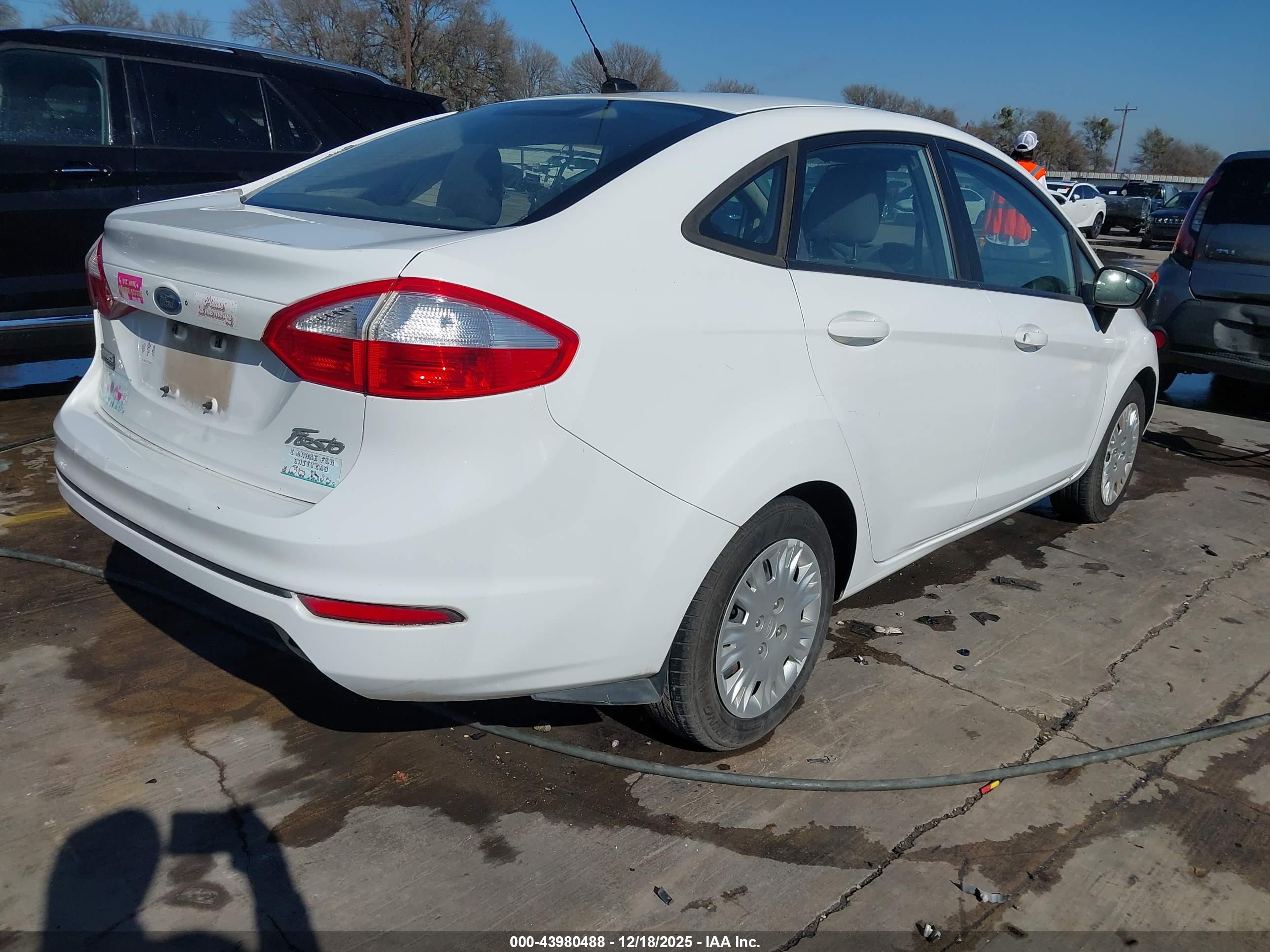 FORD FIESTA image 4