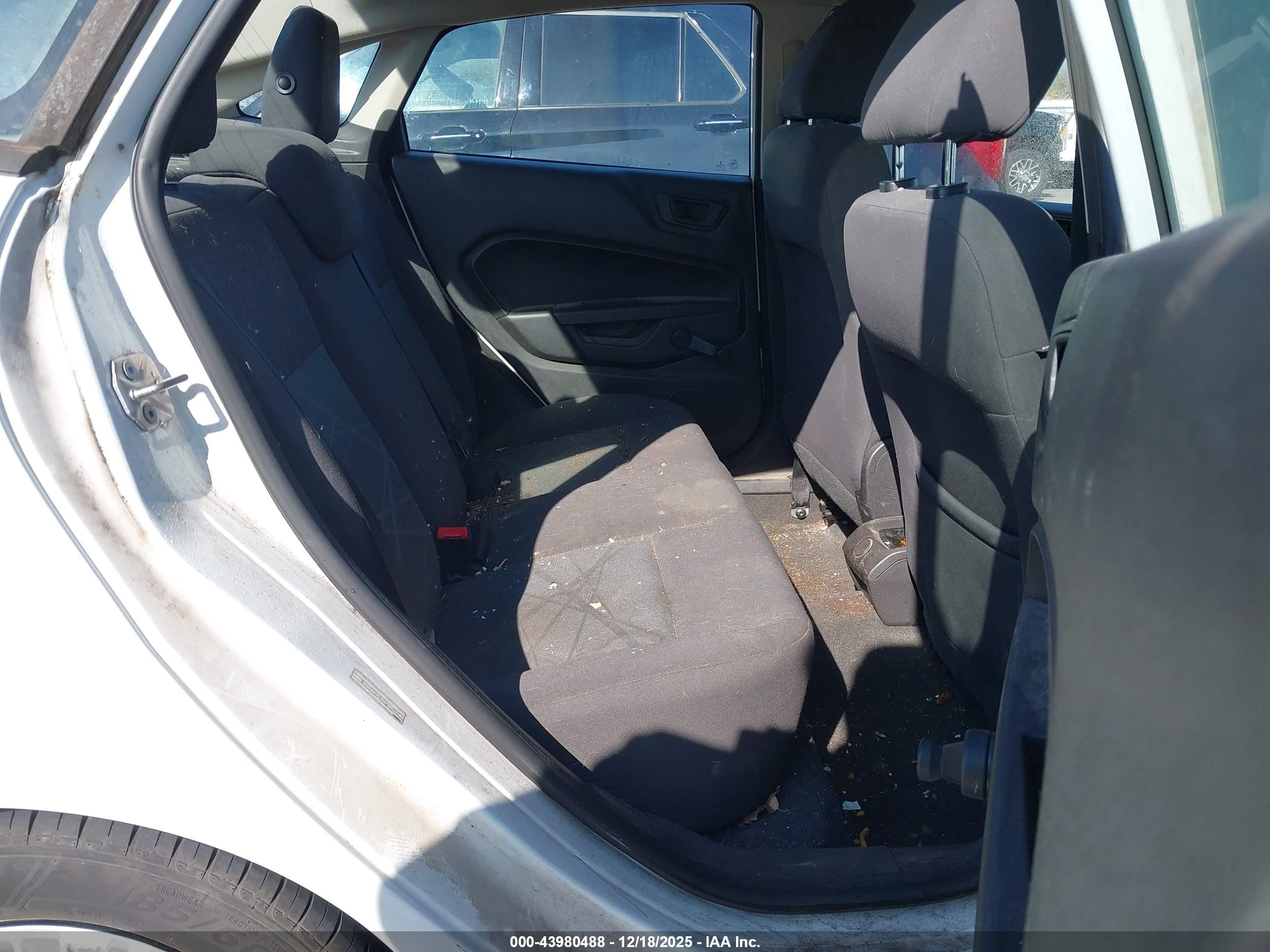 FORD FIESTA image 8