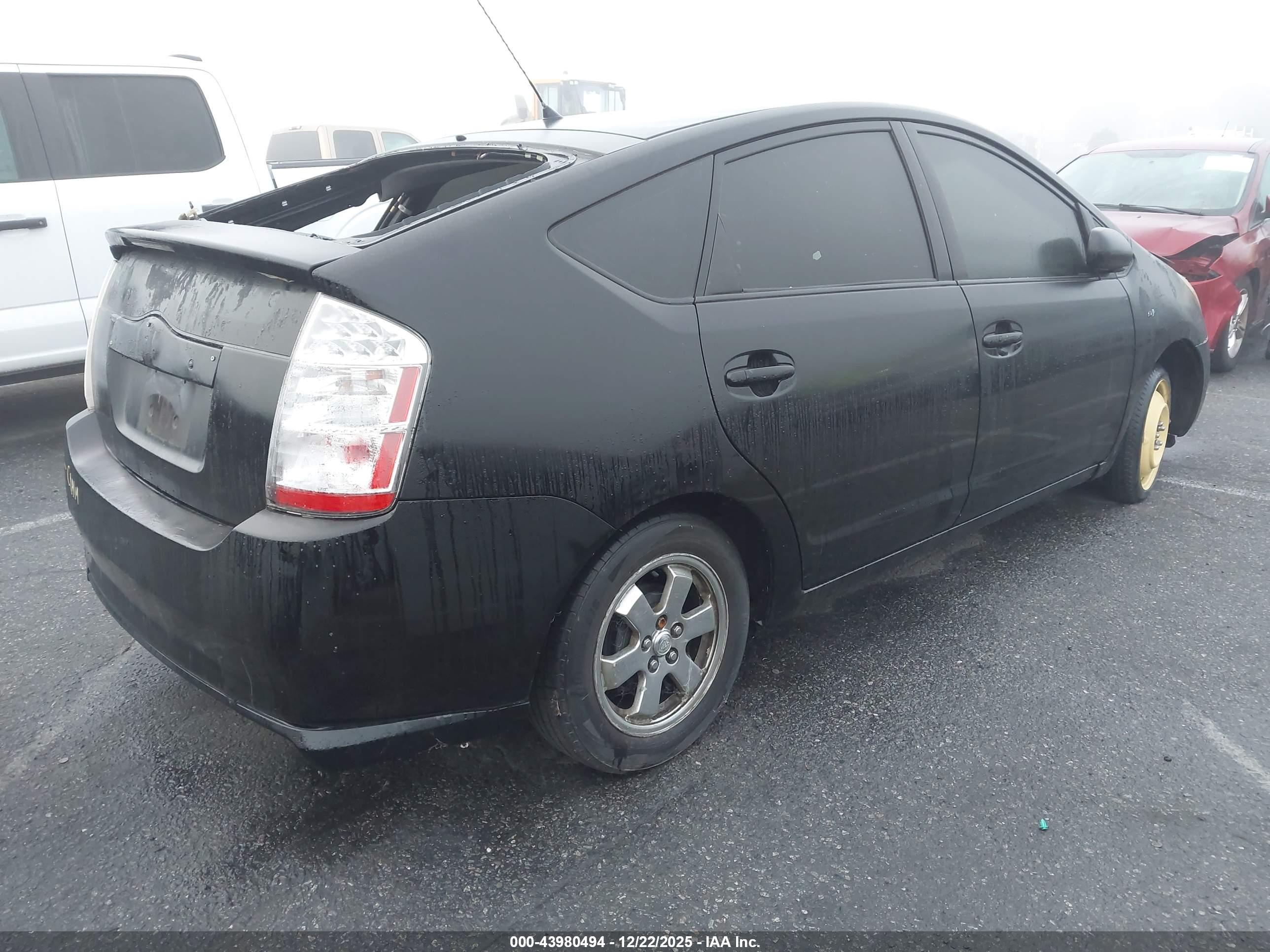 TOYOTA PRIUS image 4