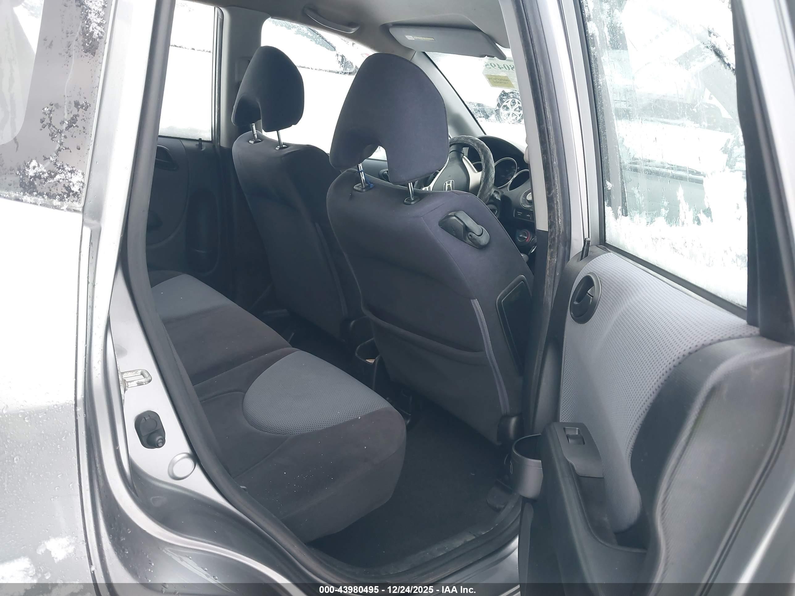 HONDA FIT image 8